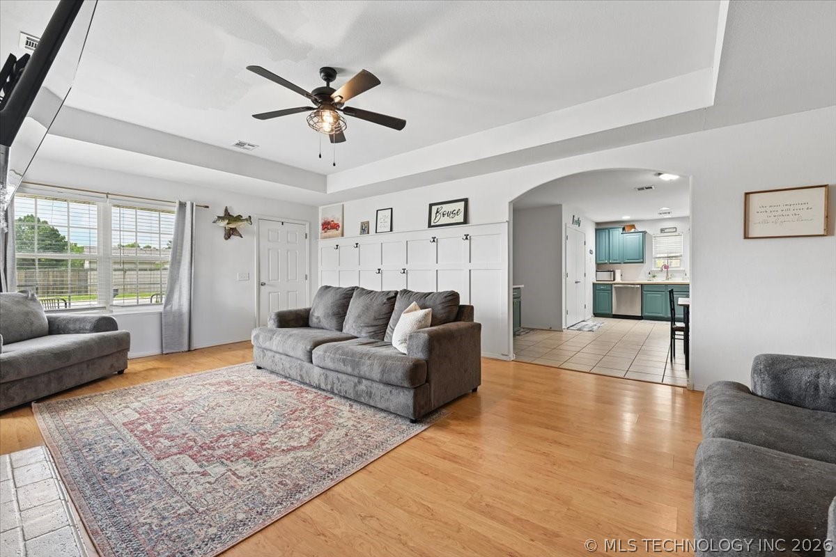 63 W Fairlane Drive Property Photo 10