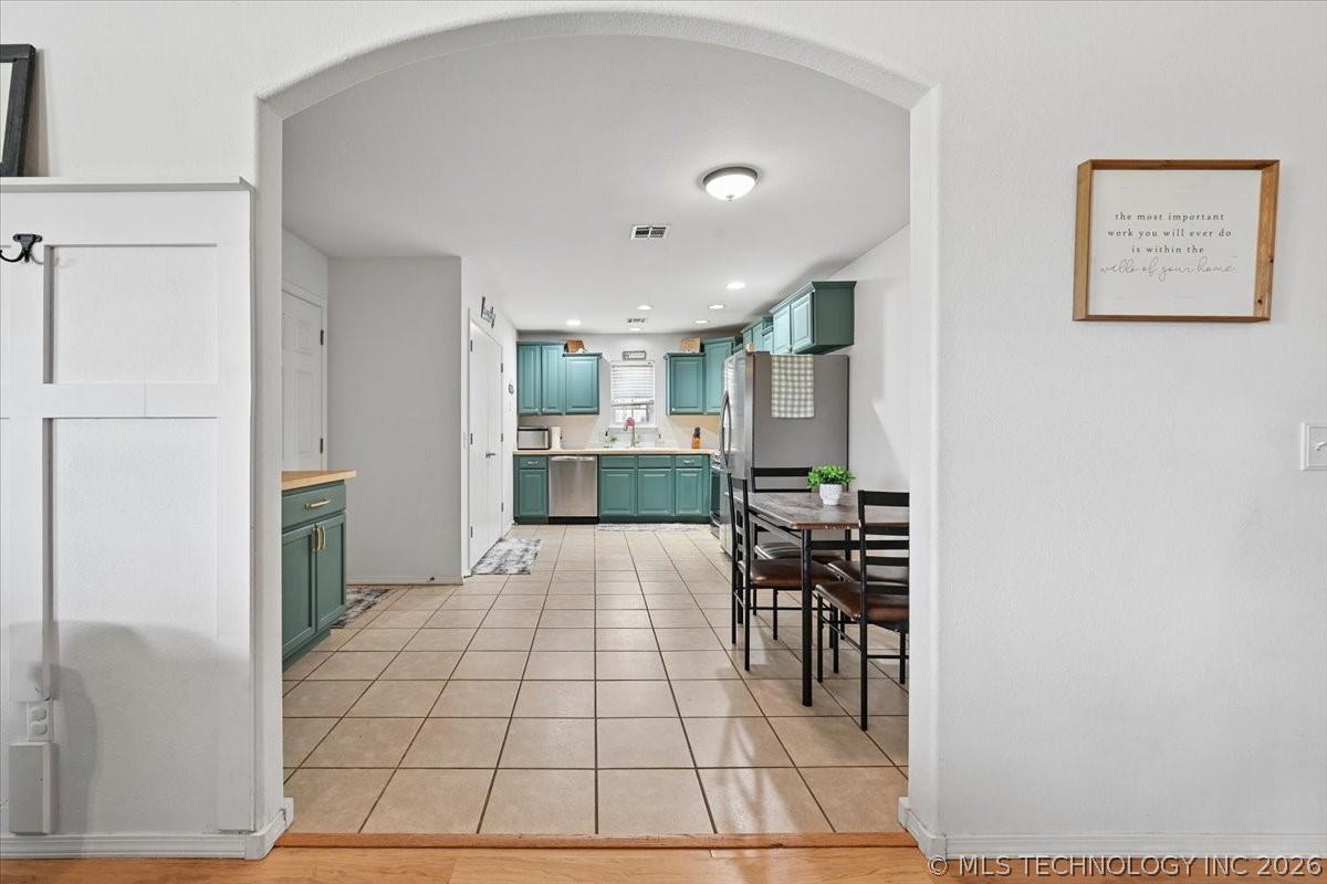 63 W Fairlane Drive Property Photo 11
