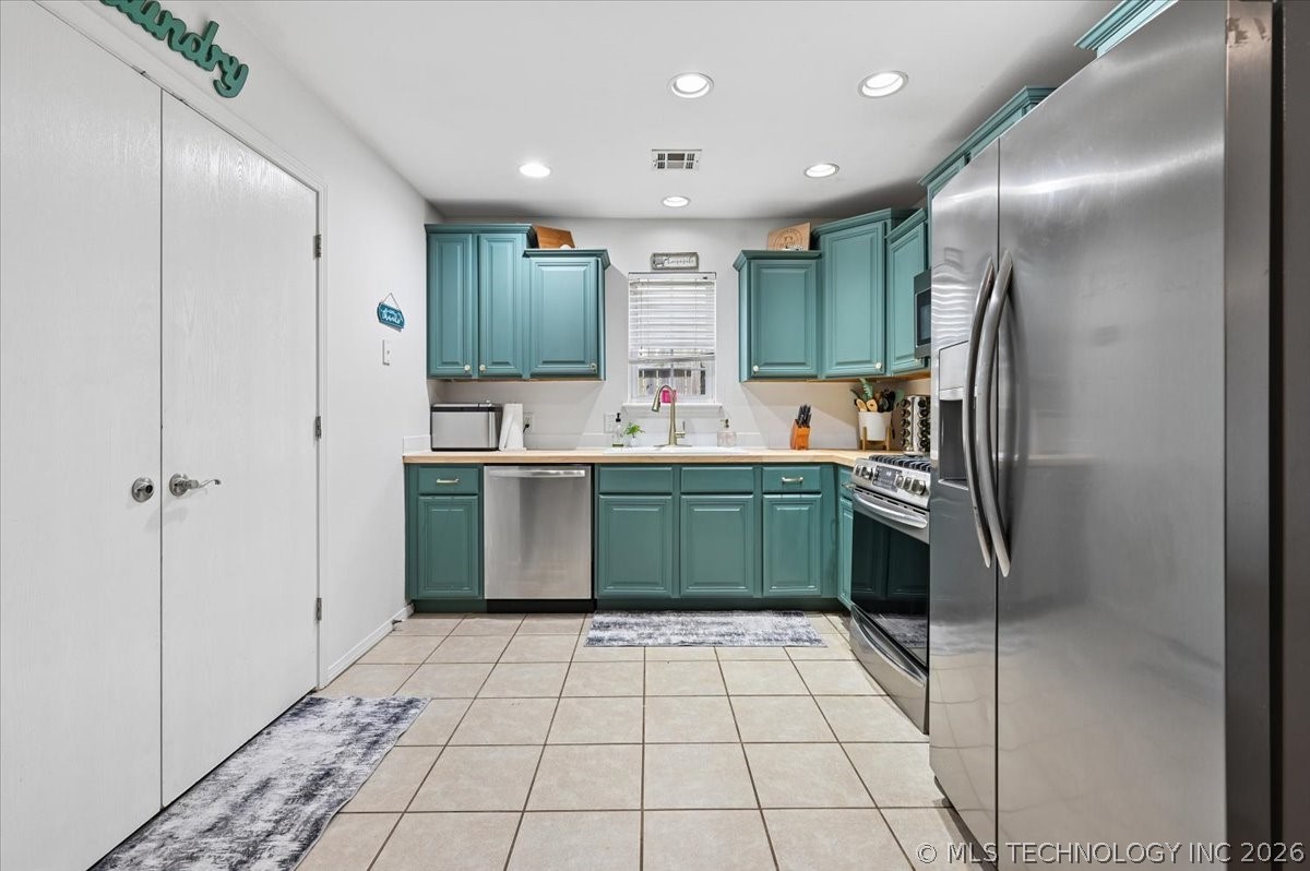 63 W Fairlane Drive Property Photo 15