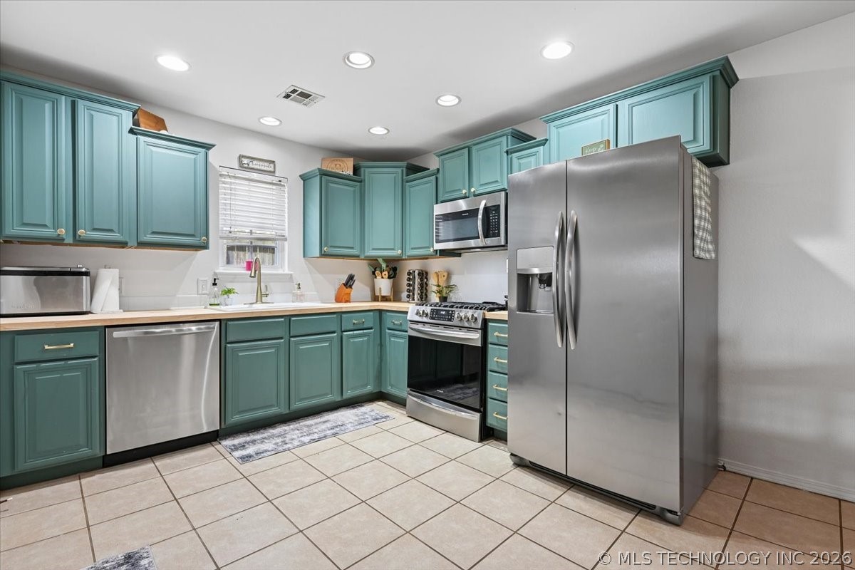 63 W Fairlane Drive Property Photo 16