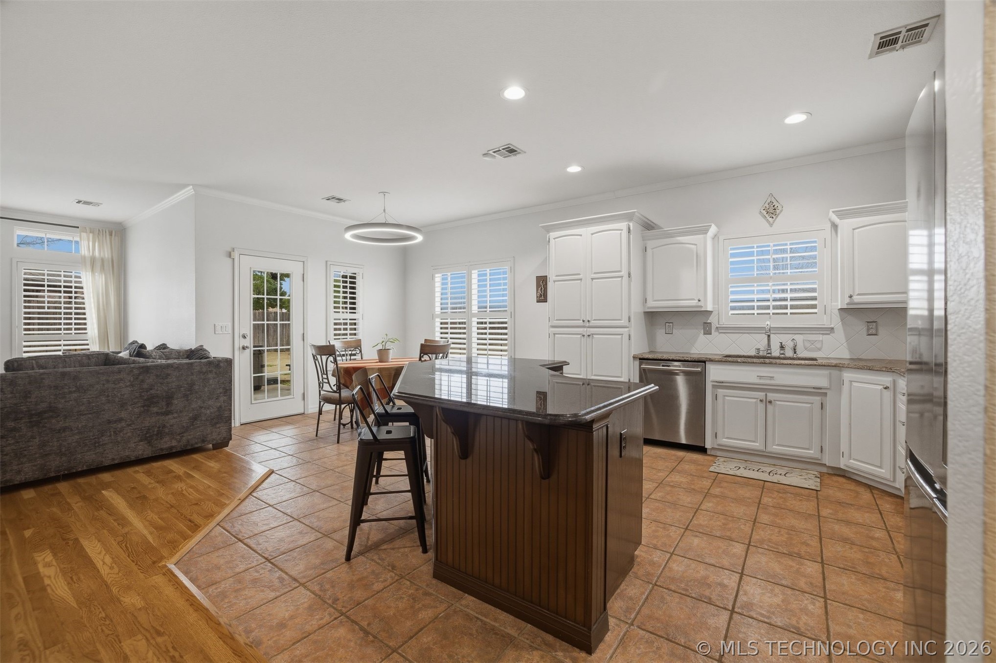 3810 S Palm Avenue Property Photo 7