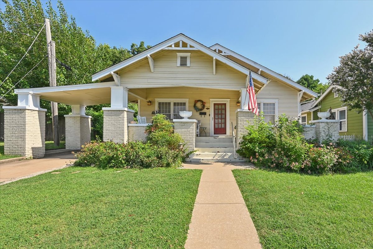 2115 E 17th Place Property Photo