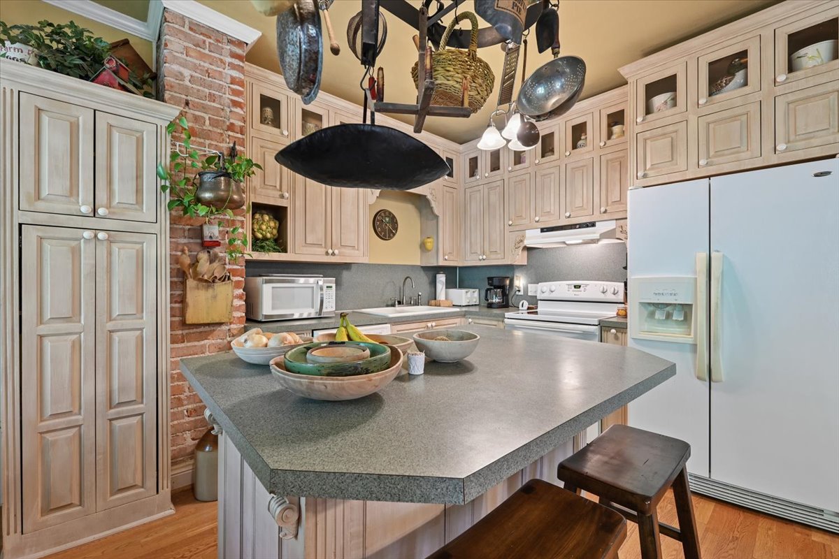 2115 E 17th Place Property Photo 17
