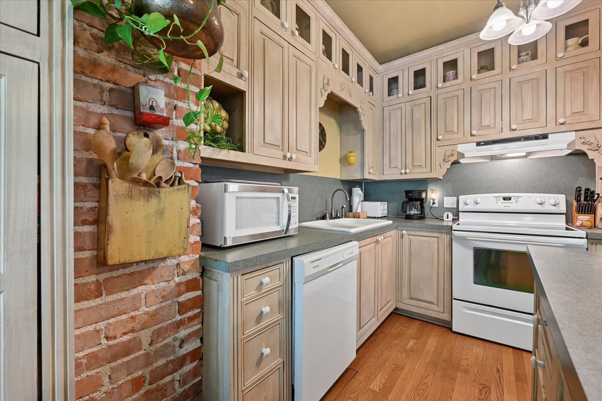 2115 E 17th Place Property Photo 18