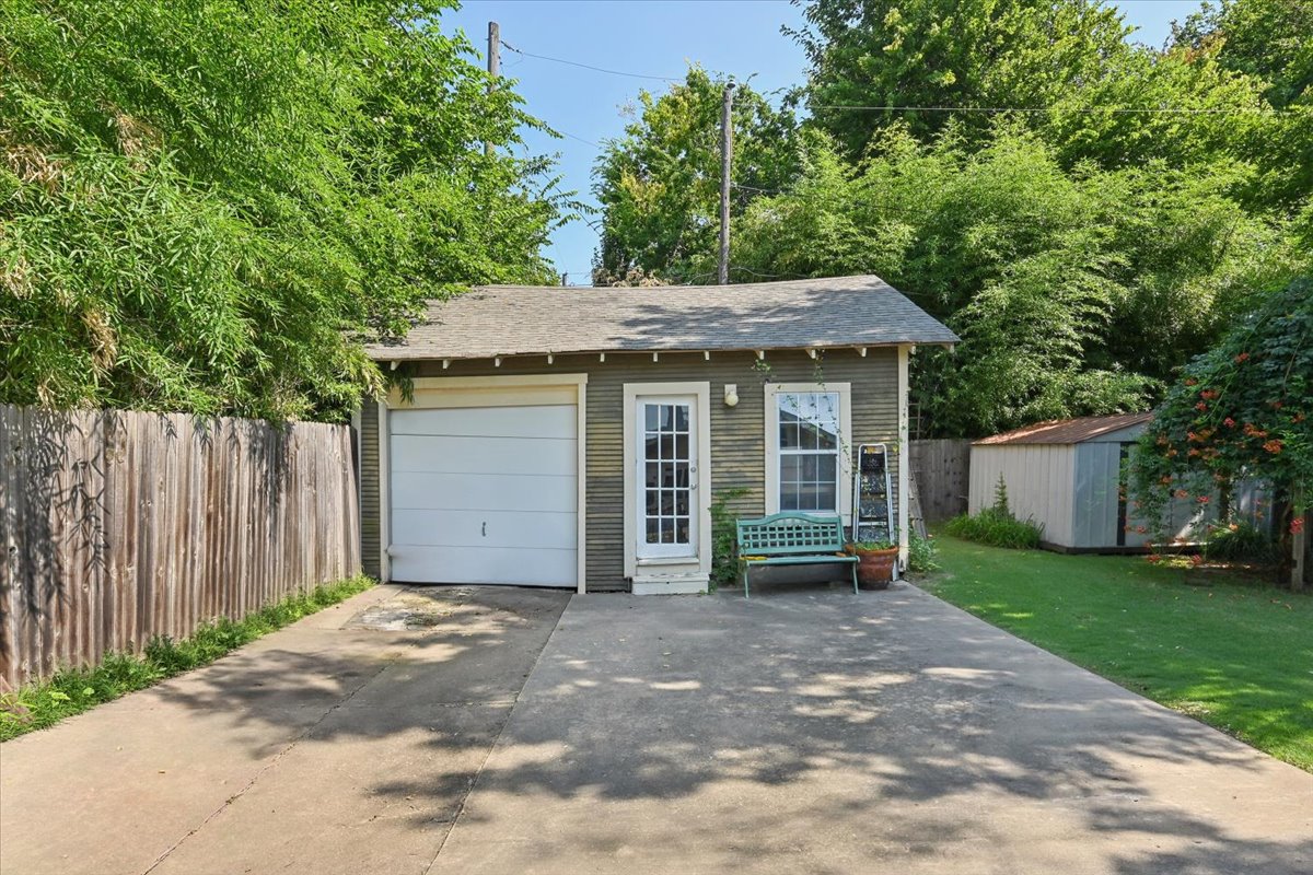 2115 E 17th Place Property Photo 37