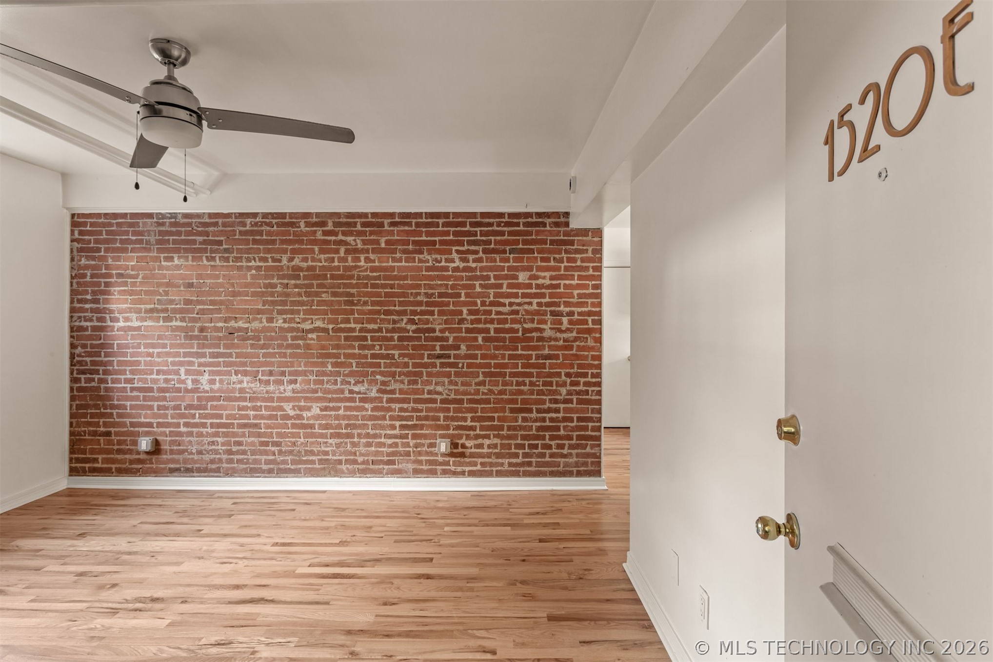 1520 E 17th Street E Property Photo 5