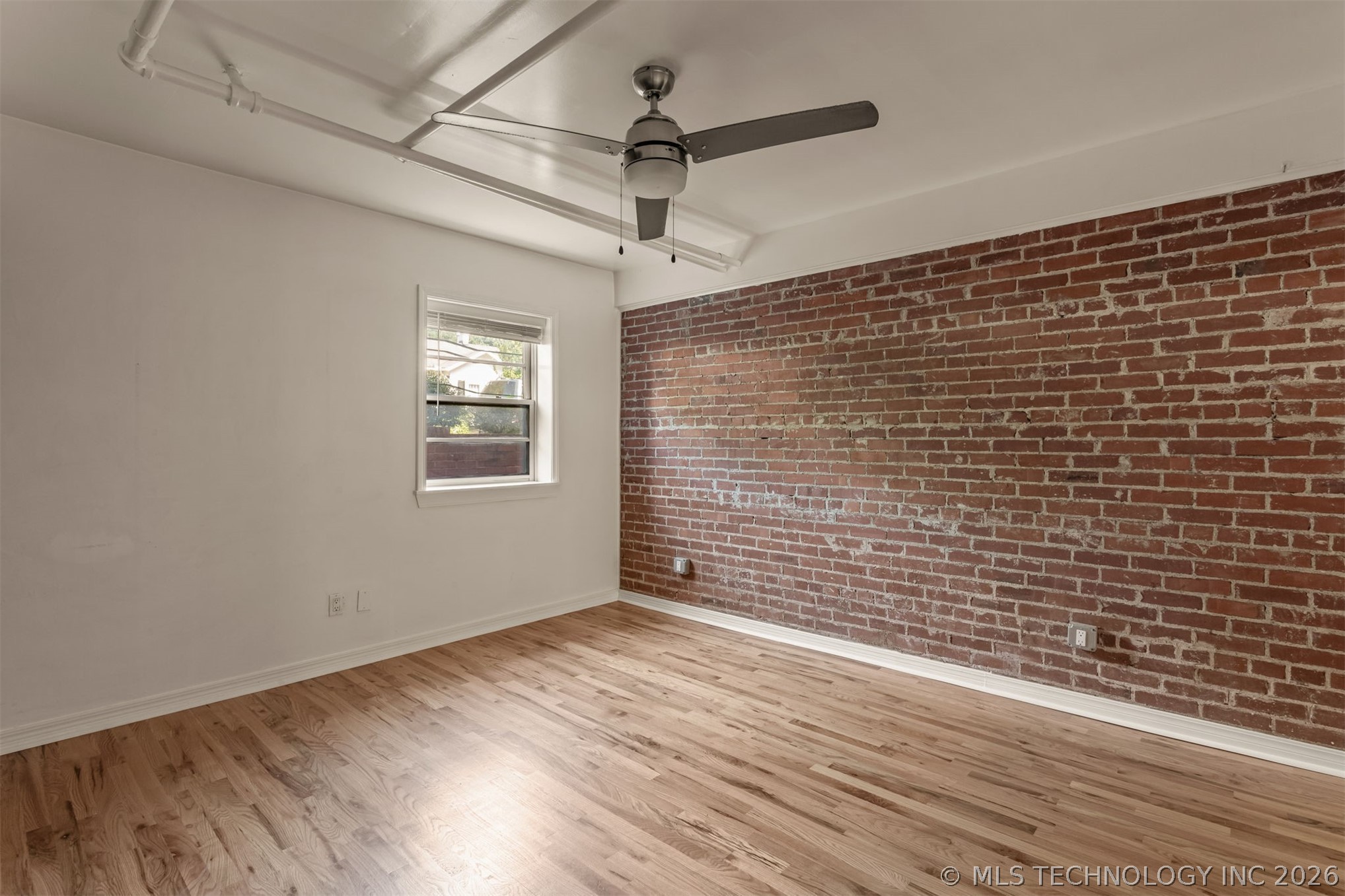 1520 E 17th Street E Property Photo 8
