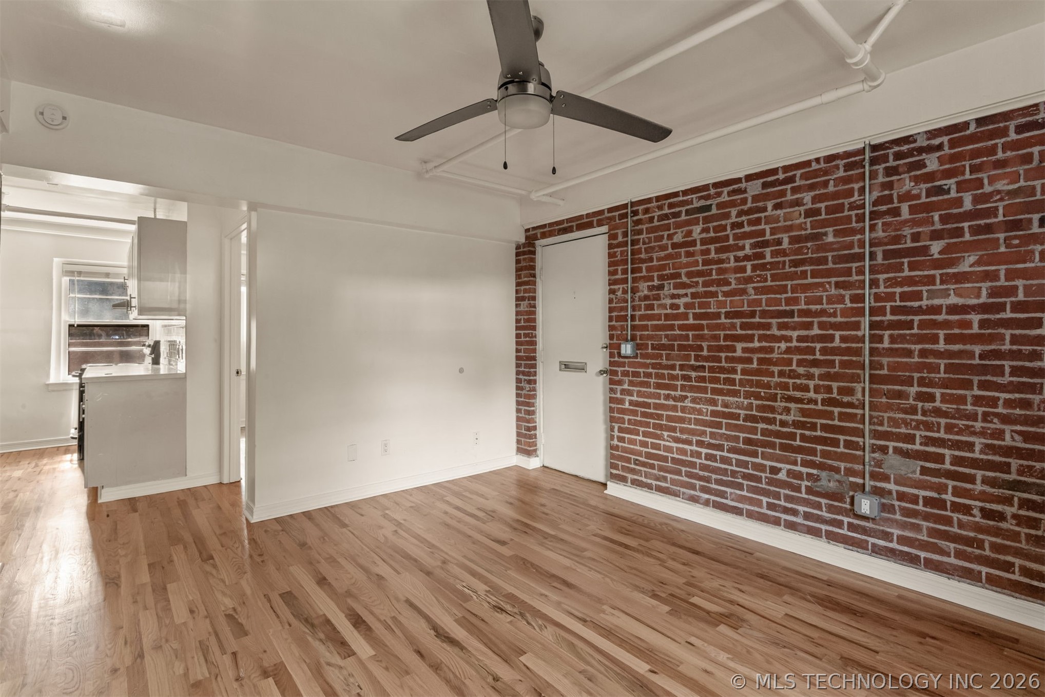 1520 E 17th Street E Property Photo 9