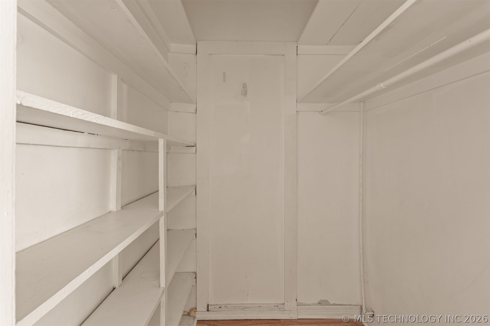 1520 E 17th Street E Property Photo 13