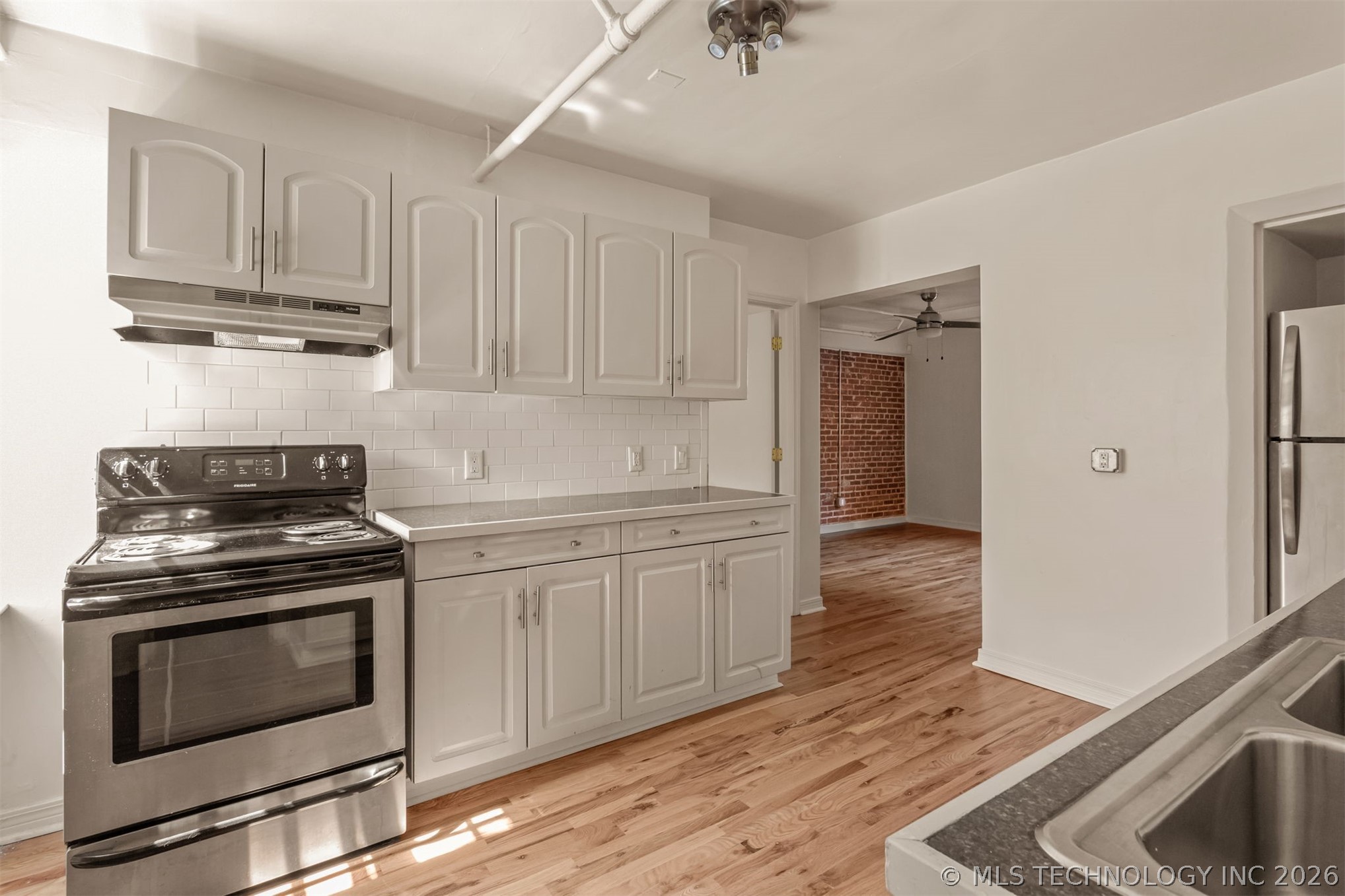 1520 E 17th Street E Property Photo 15