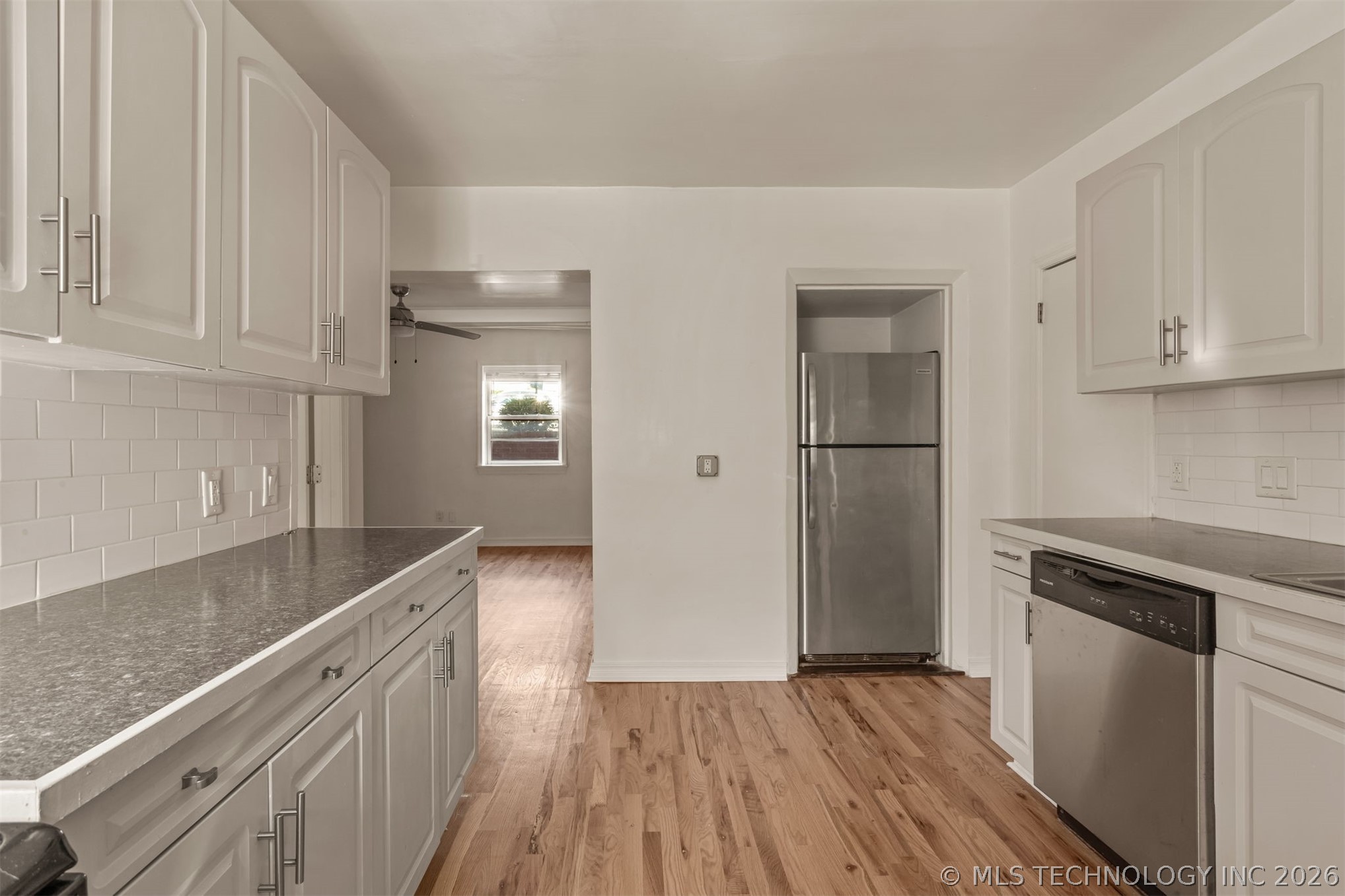1520 E 17th Street E Property Photo 17