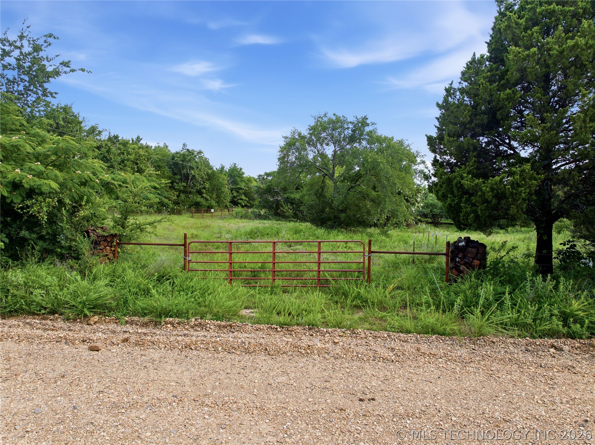 447530 E 1011 Property Photo 2