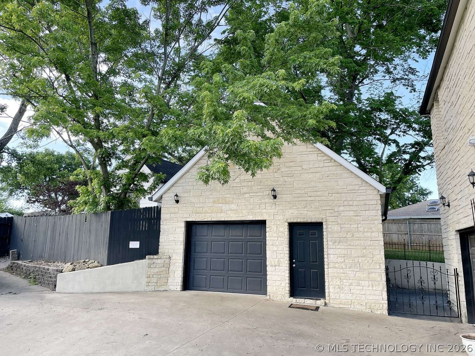 1350 Woodbriar Lane Property Photo 6