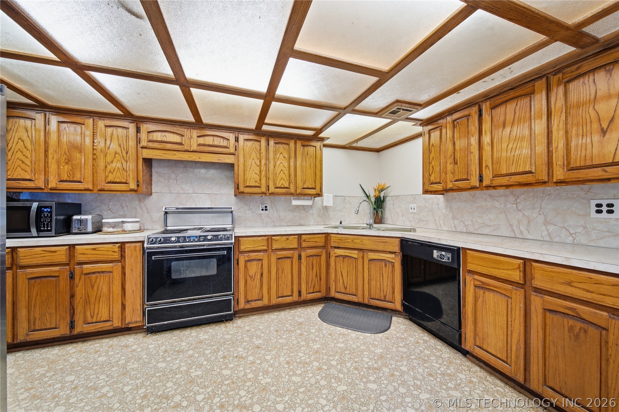 13037 E 590 Road Property Photo 9