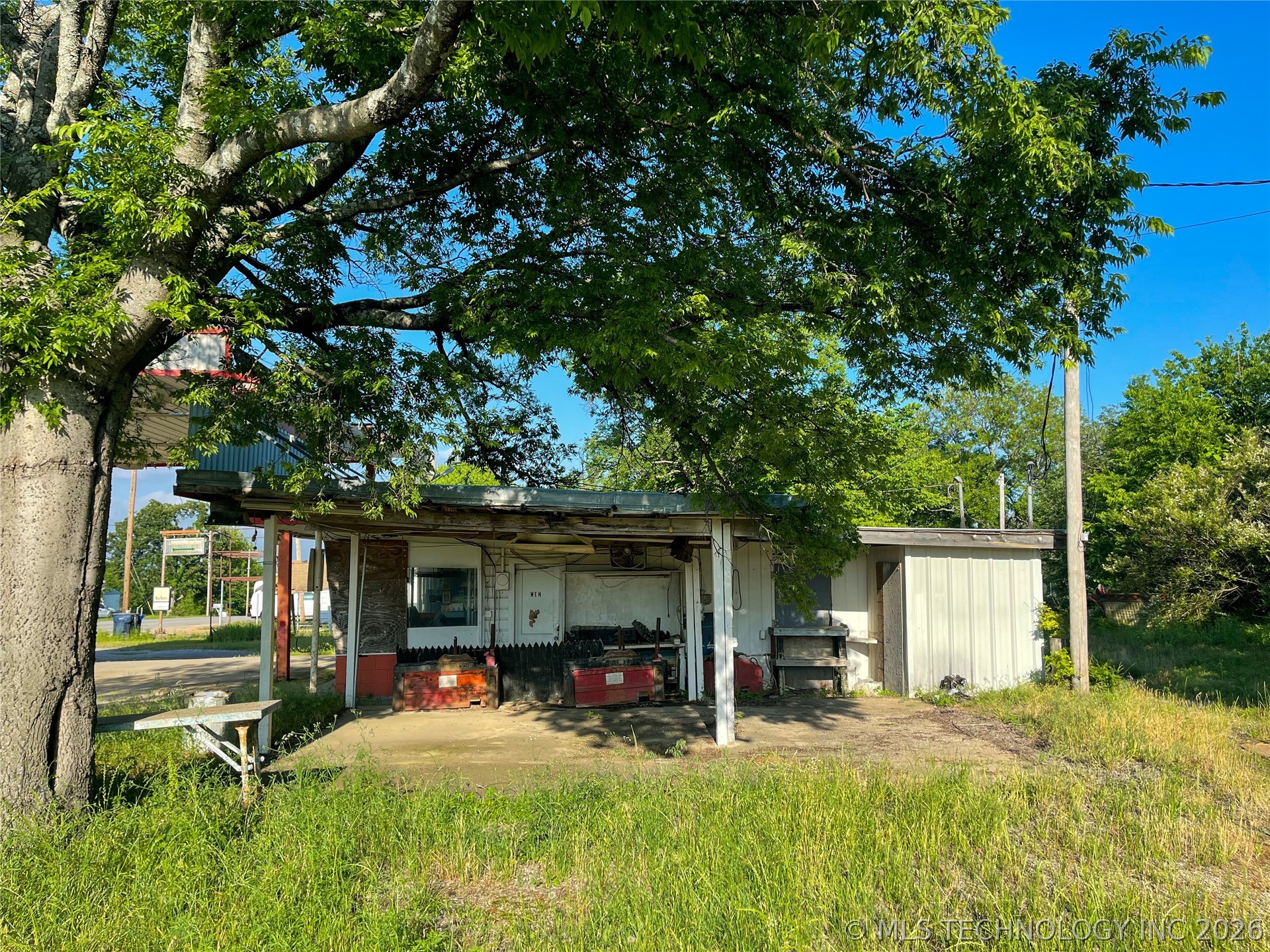 804 E Main Street Property Photo 4