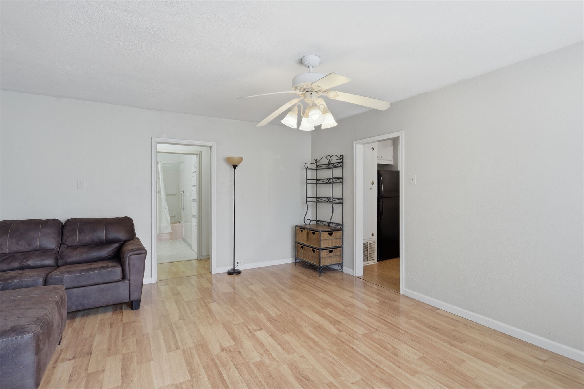 1020 W Willow Street Property Photo 6