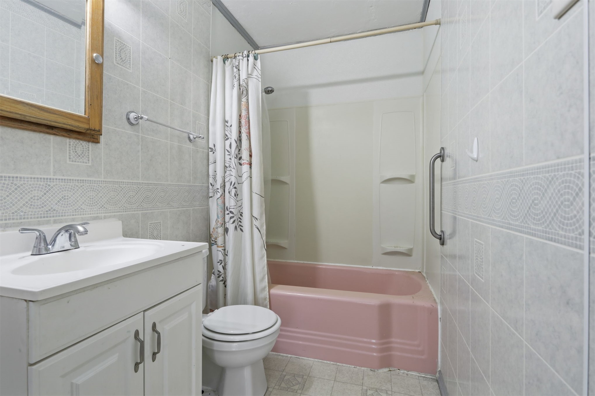 1020 W Willow Street Property Photo 11