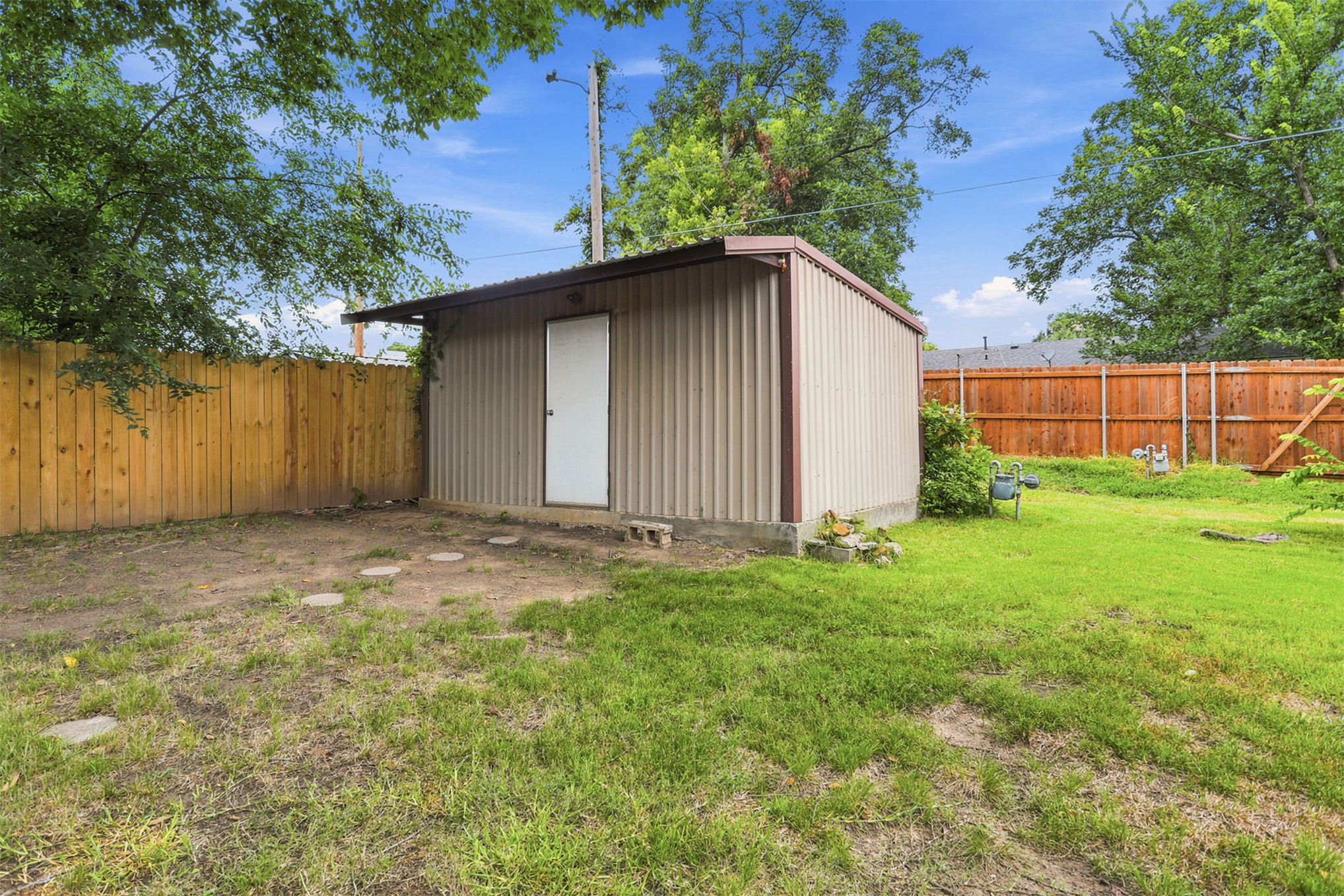 1020 W Willow Street Property Photo 19