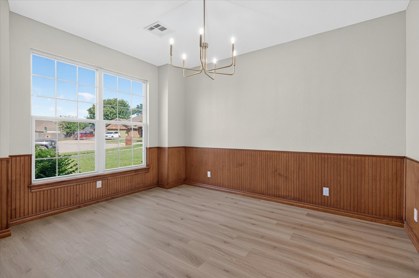 1908 Barnett Court Property Photo 6