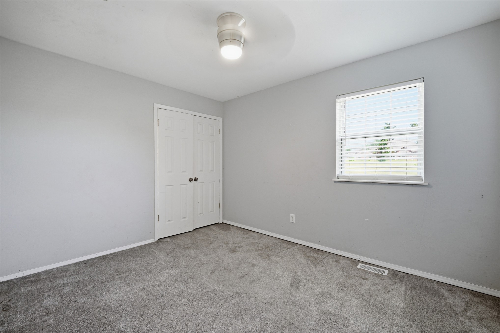 103 E Lakeview Court Property Photo 5