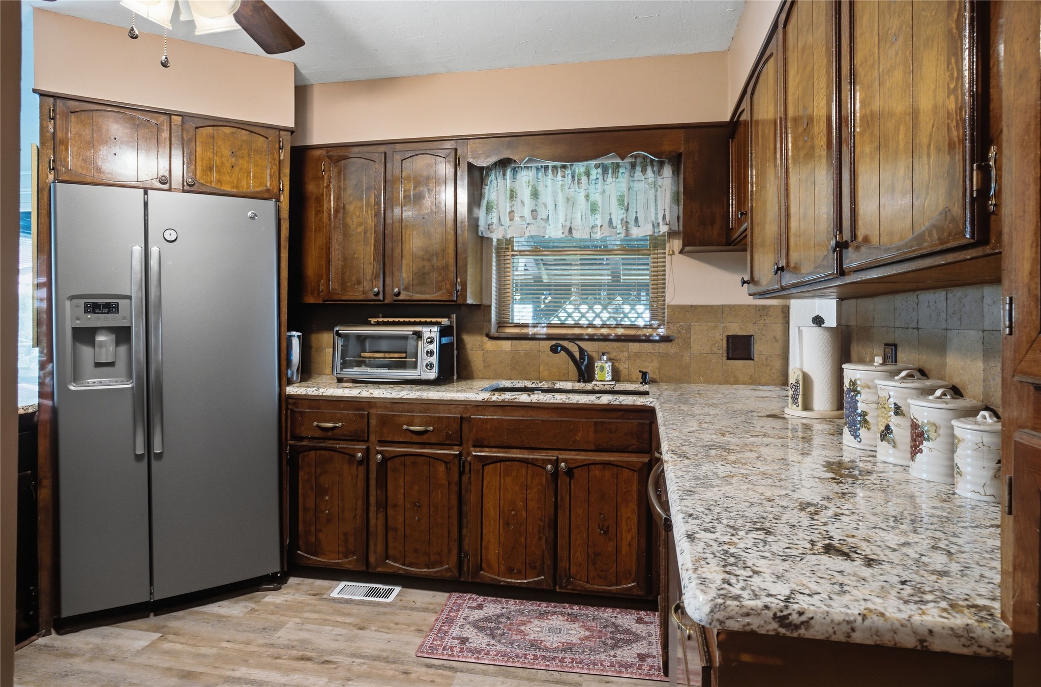 1001 W Cedar Street Property Photo 12