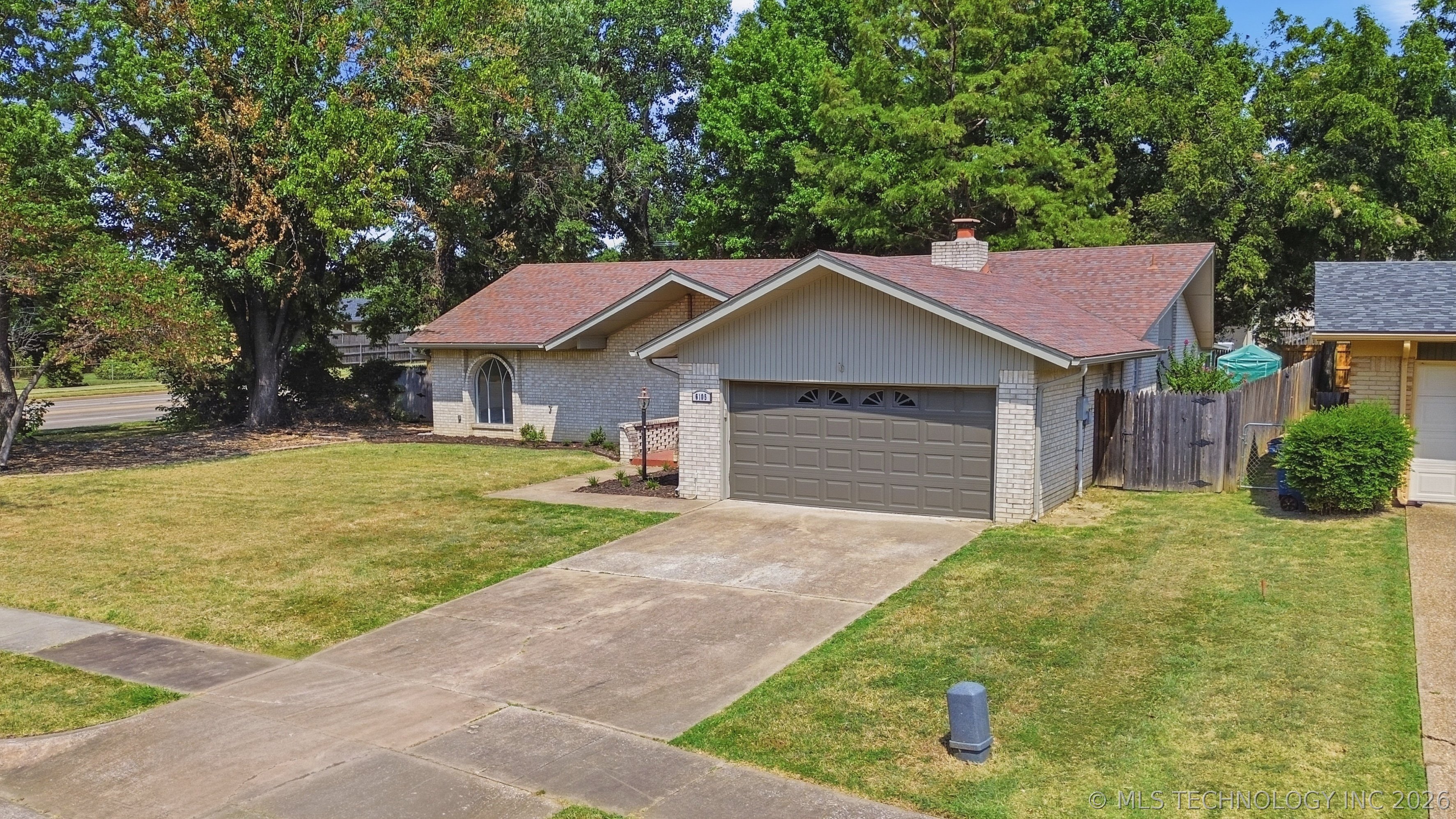 6105 S Irvington Avenue Property Photo 3