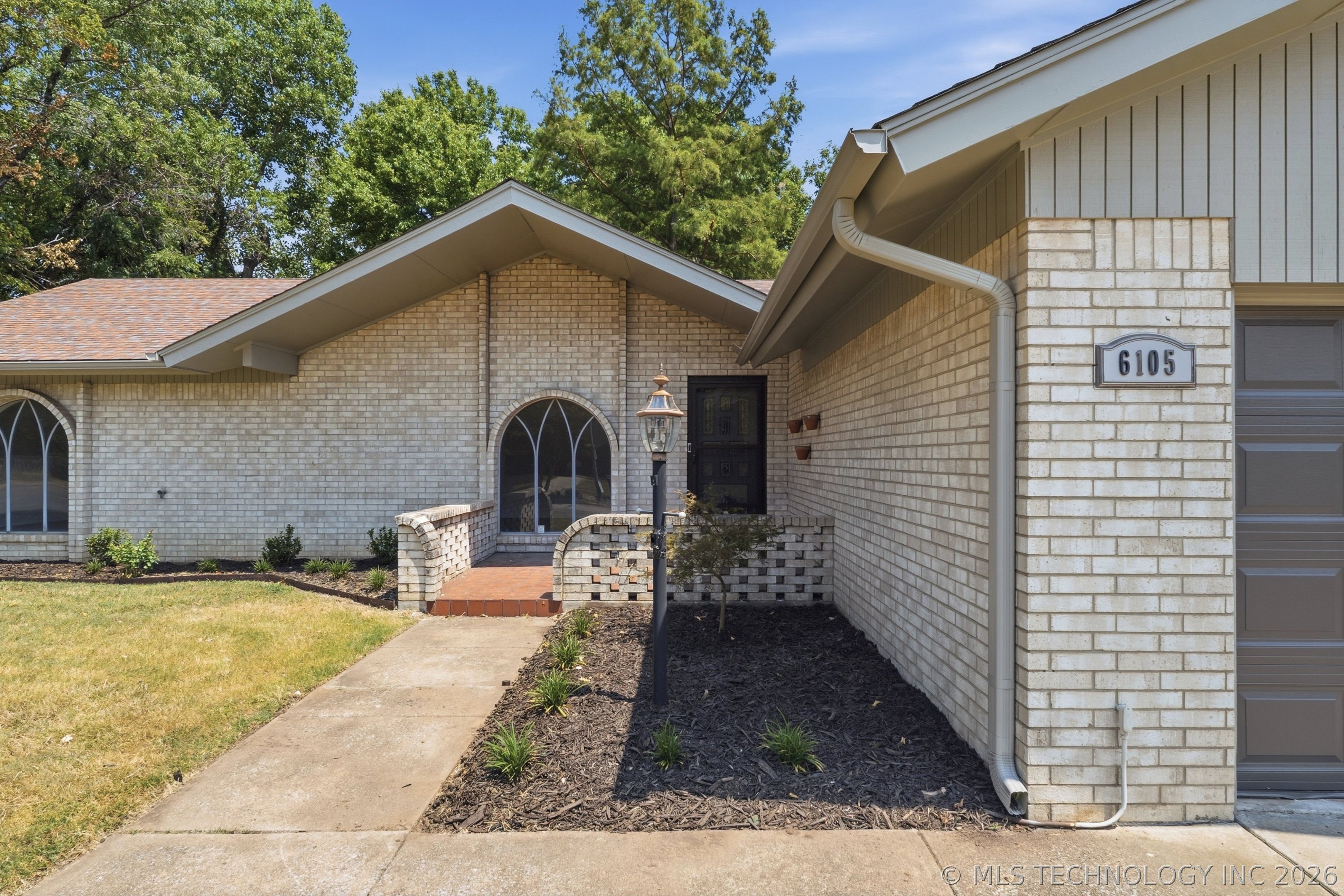 6105 S Irvington Avenue Property Photo 5
