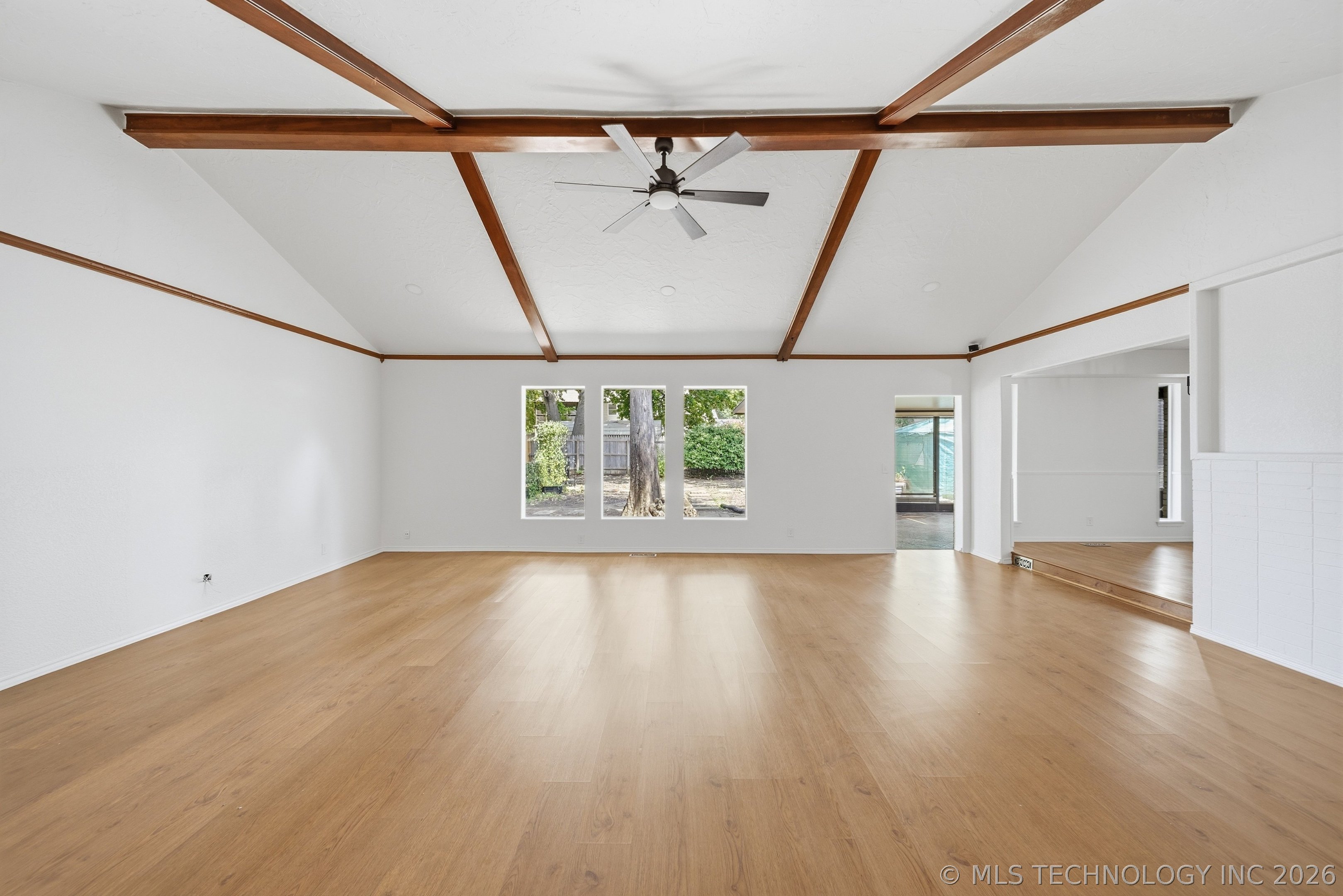 6105 S Irvington Avenue Property Photo 7