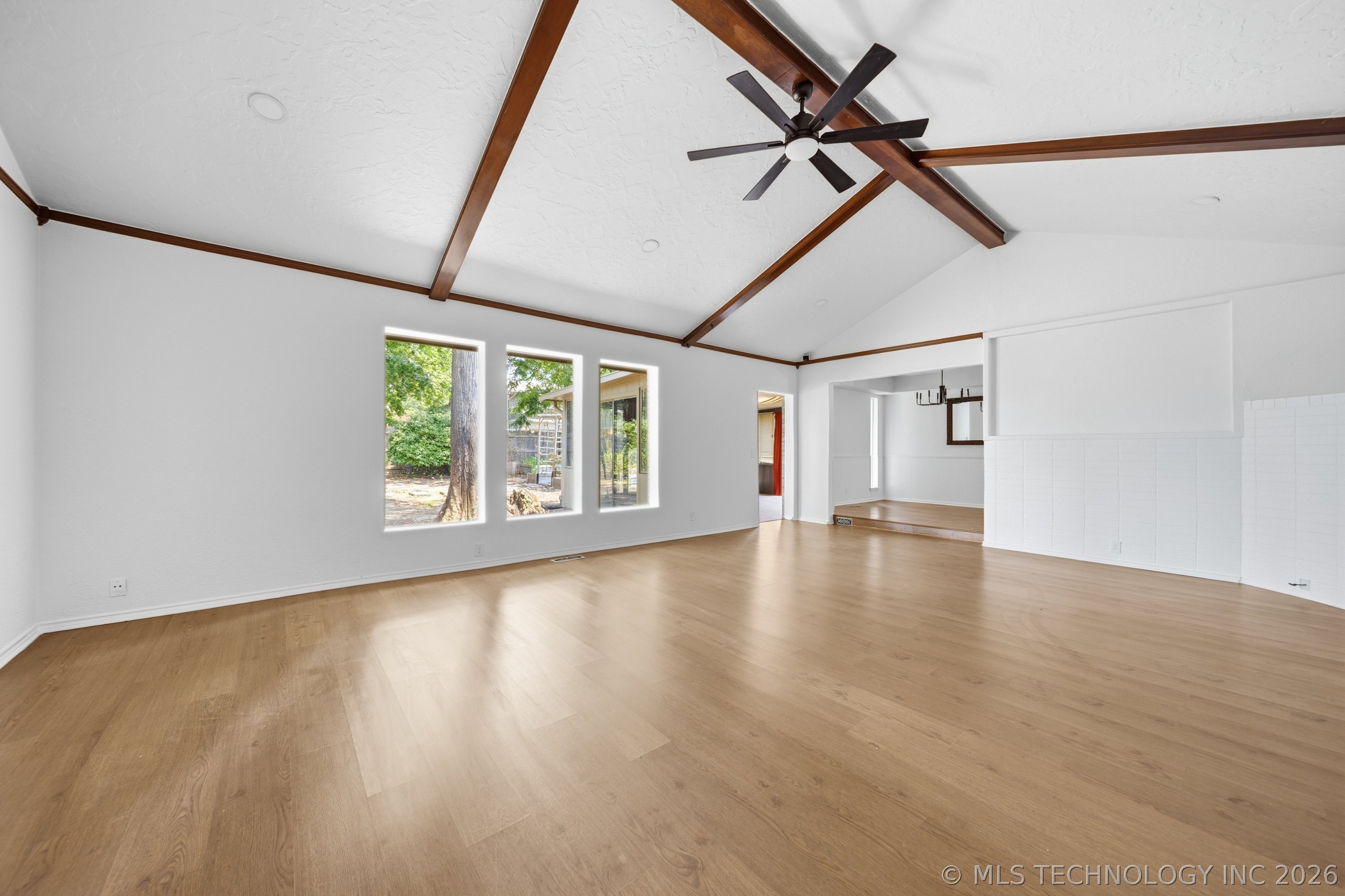 6105 S Irvington Avenue Property Photo 8