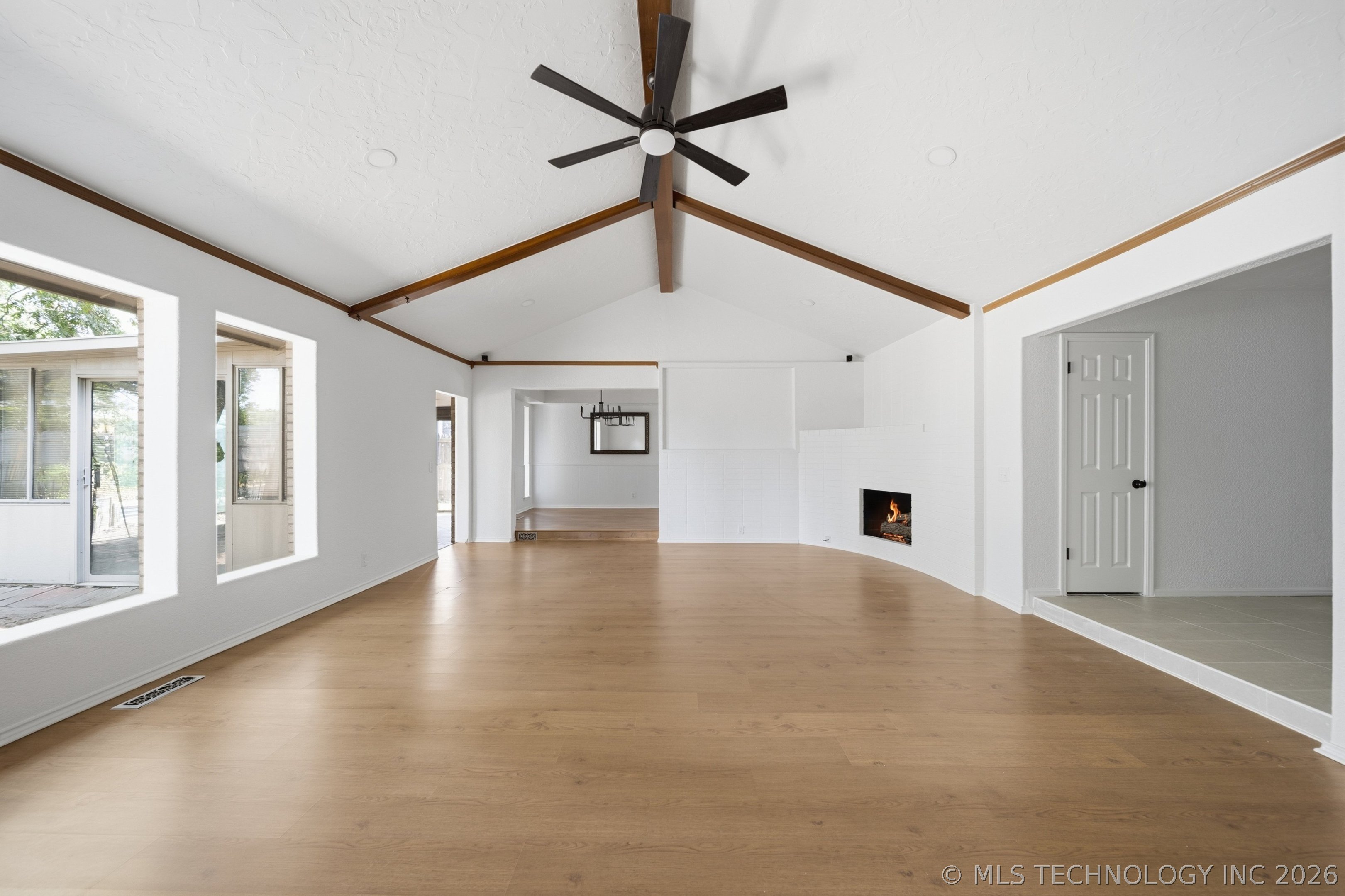 6105 S Irvington Avenue Property Photo 9