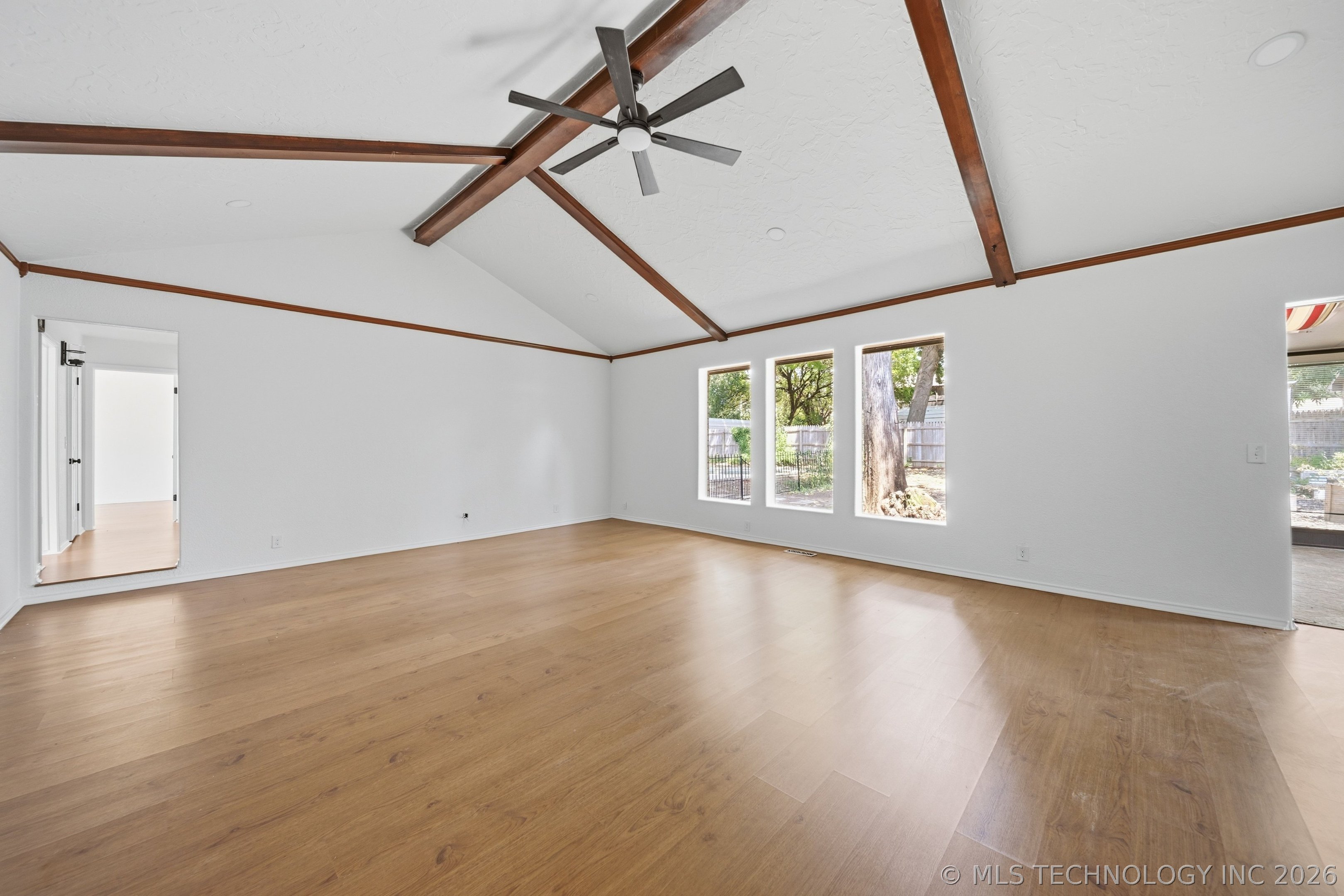 6105 S Irvington Avenue Property Photo 11