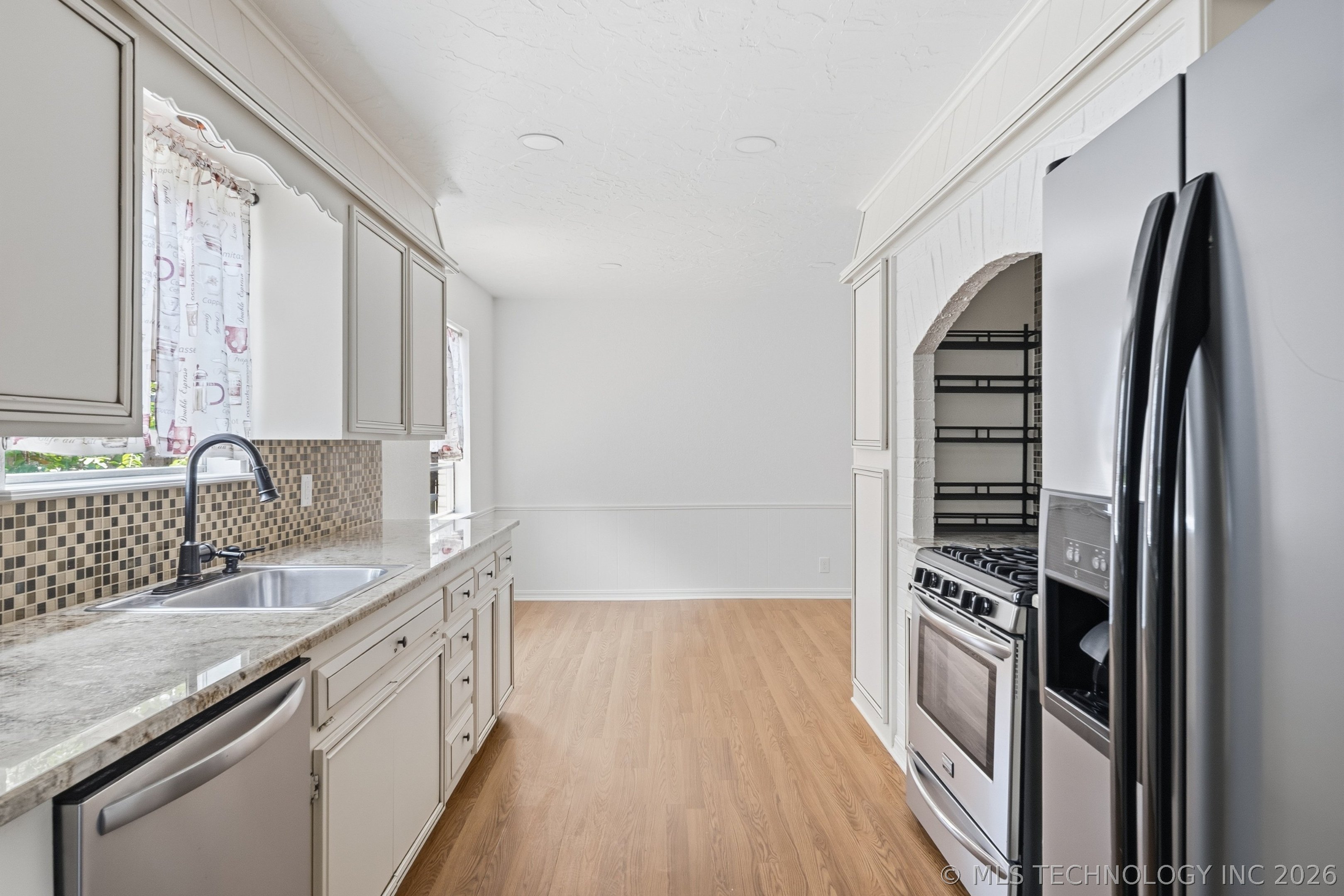 6105 S Irvington Avenue Property Photo 13
