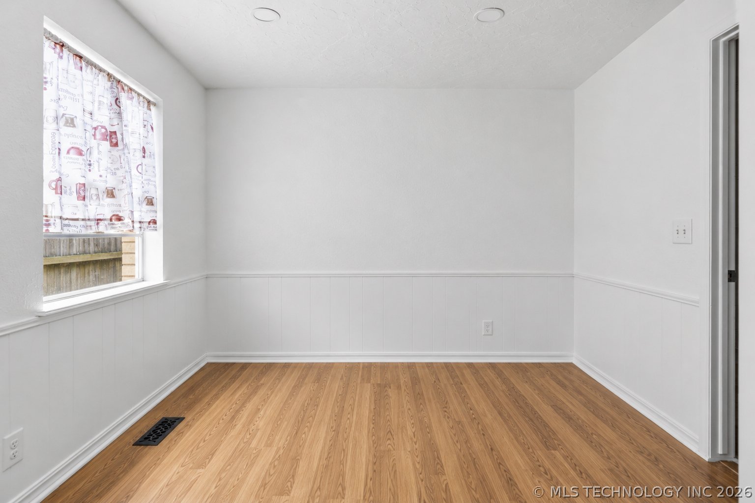 6105 S Irvington Avenue Property Photo 15