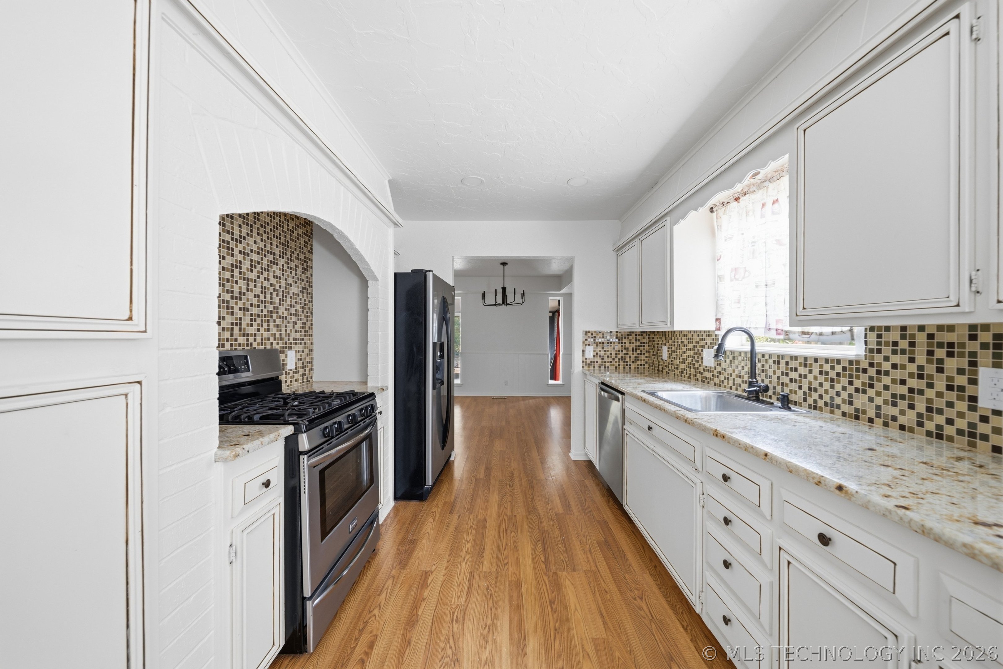 6105 S Irvington Avenue Property Photo 17