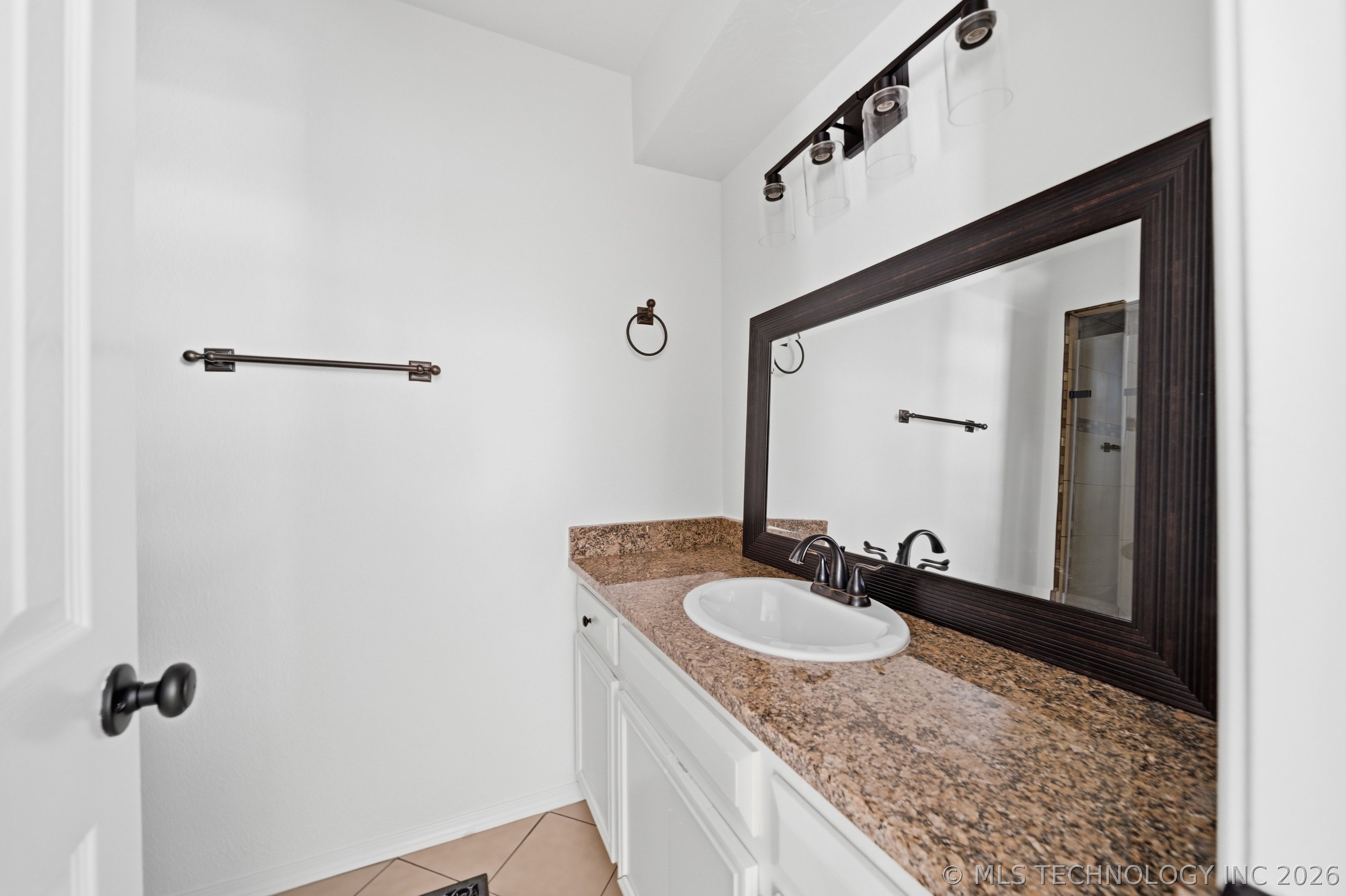 6105 S Irvington Avenue Property Photo 22