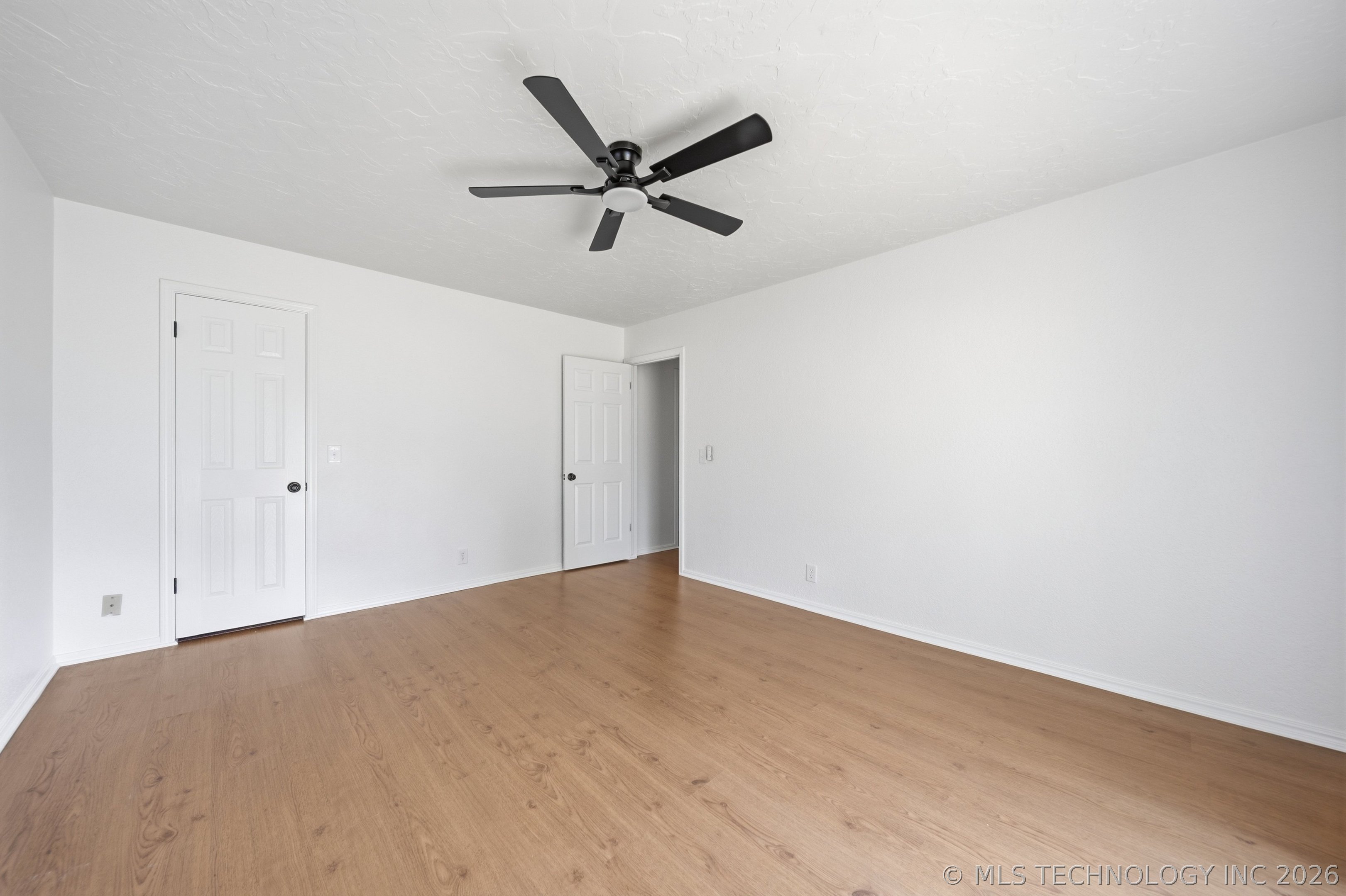 6105 S Irvington Avenue Property Photo 28