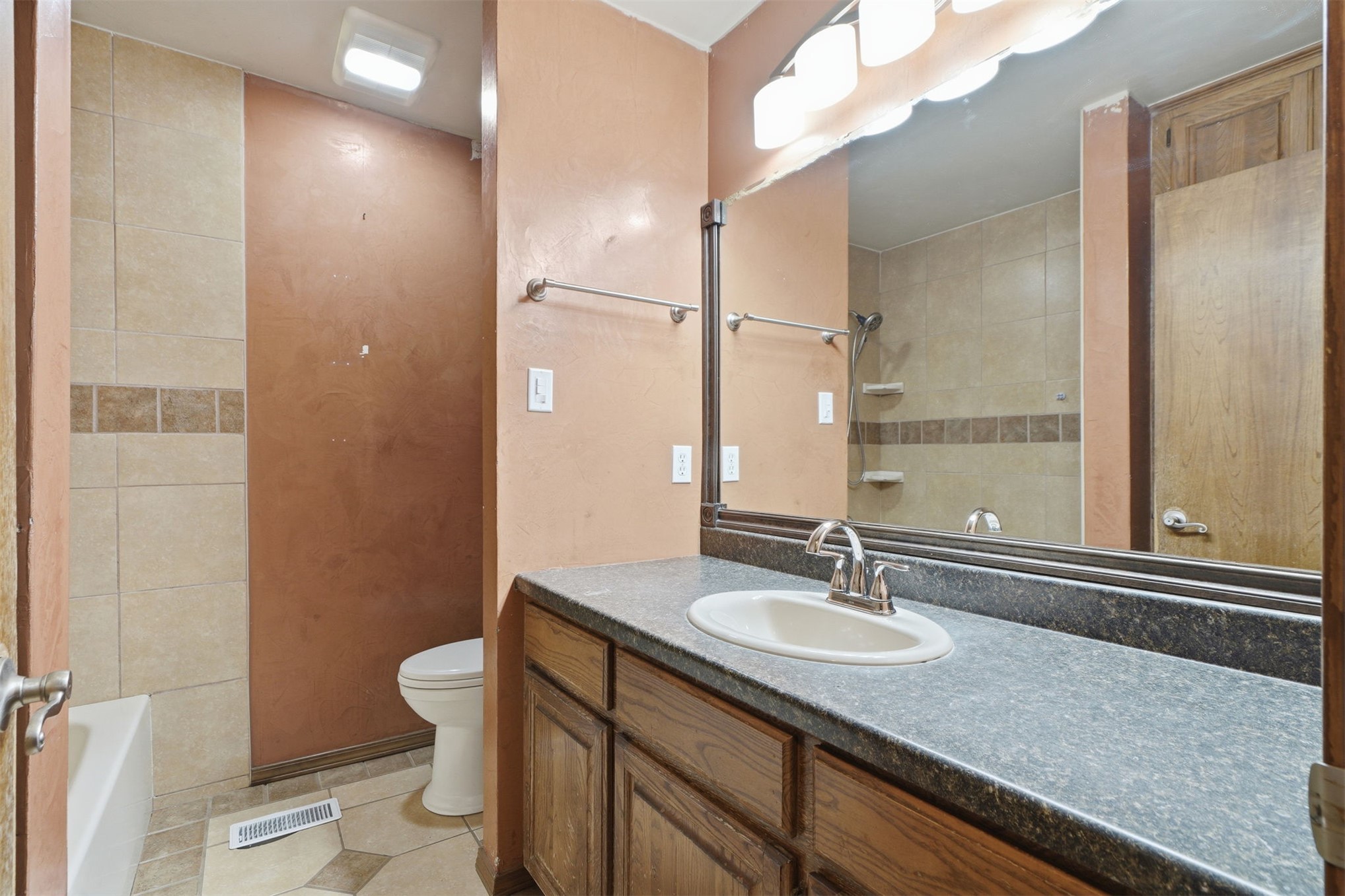 8370 S 157th West Avenue Property Photo 17