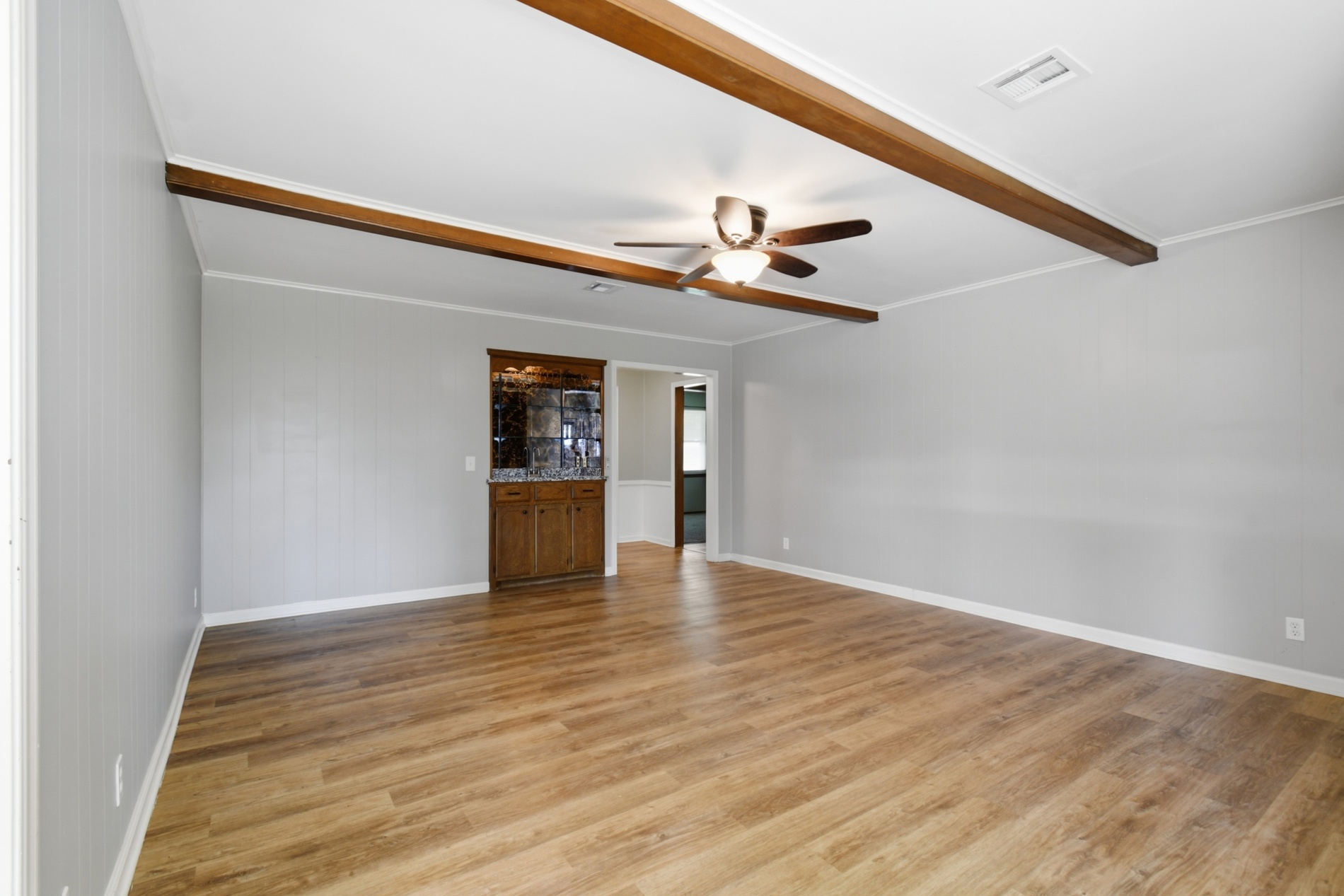 2609 W Elgin Street Property Photo 9