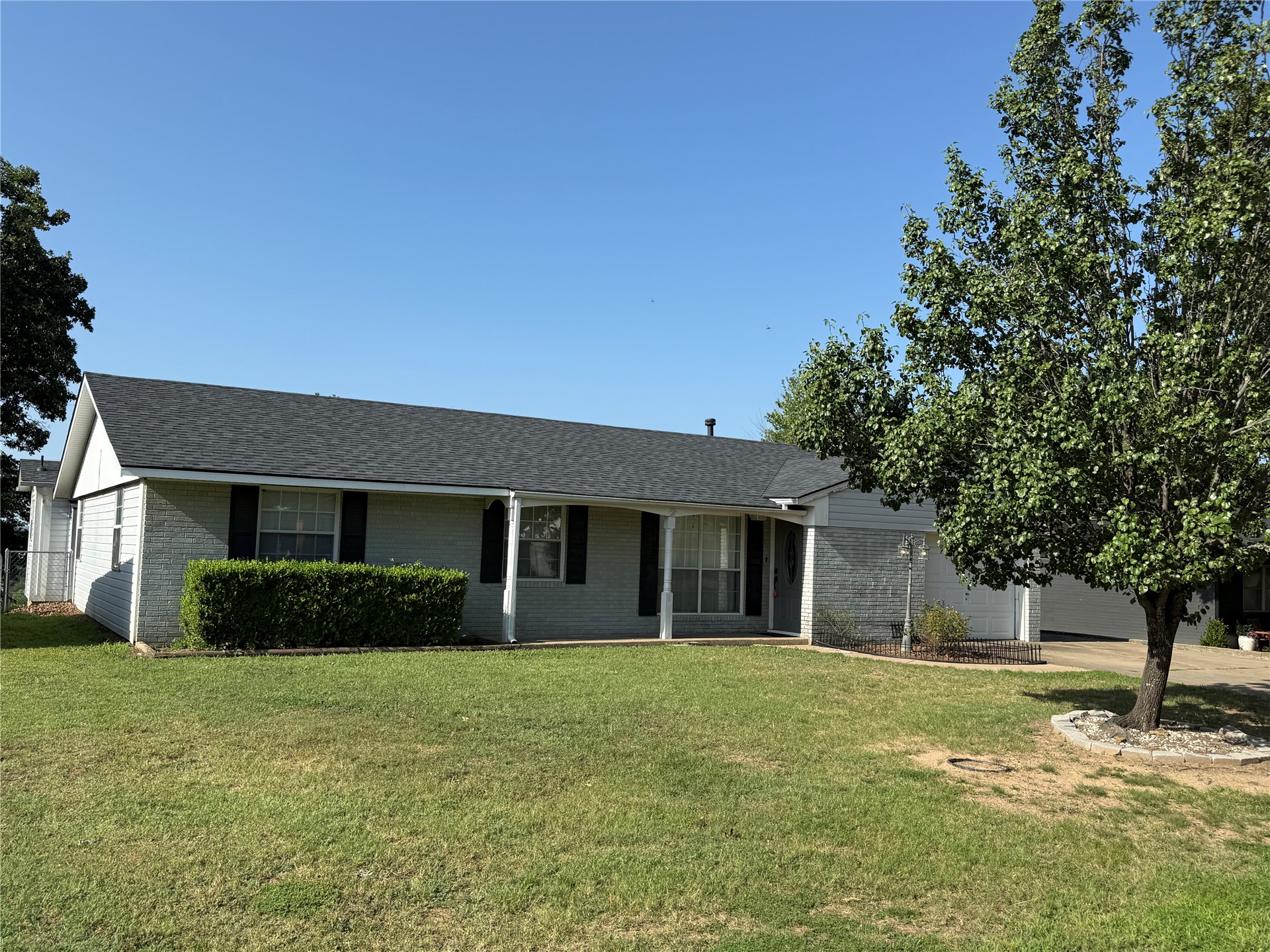 1215 Wade Wells Drive Property Photo 2