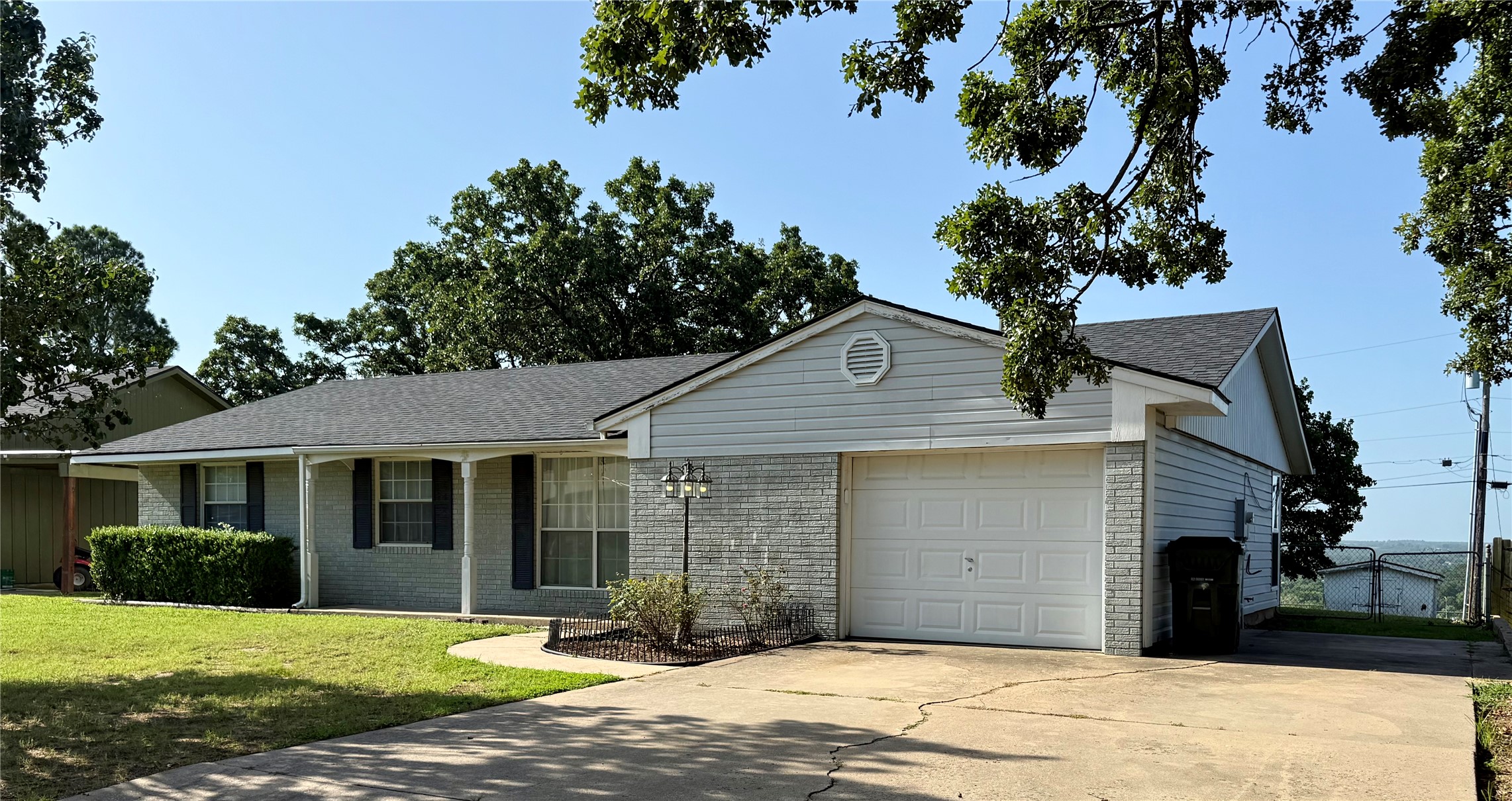1215 Wade Wells Drive Property Photo 3