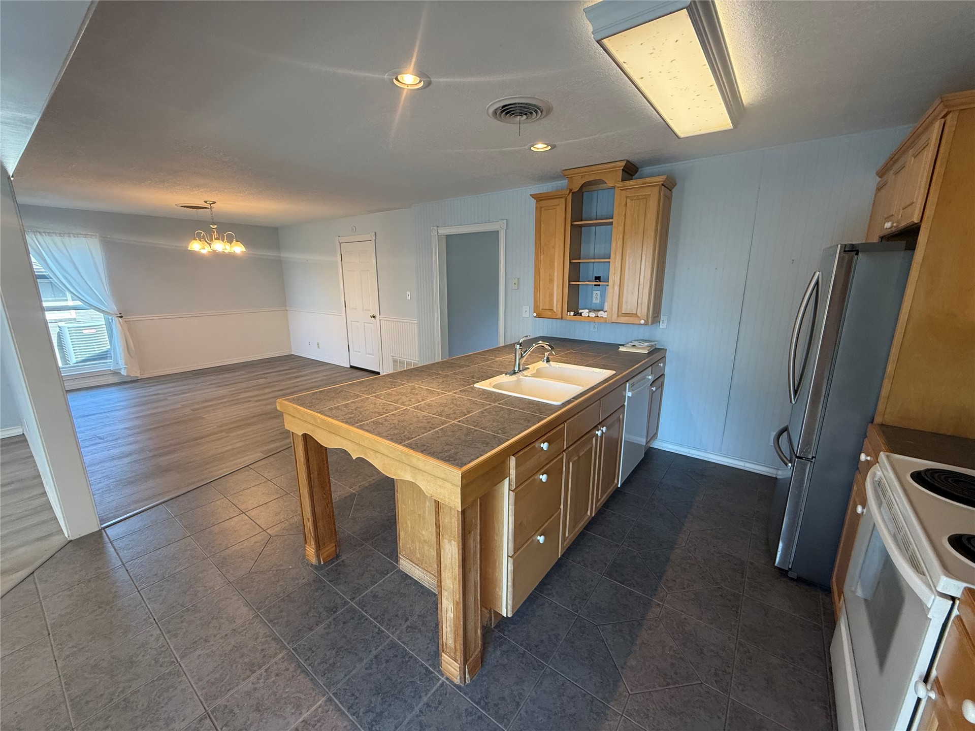 1215 Wade Wells Drive Property Photo 11