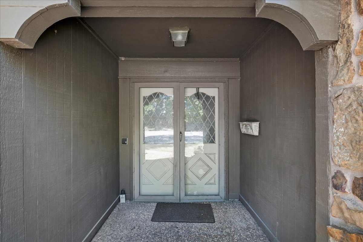 3115 S Delaware Place Property Photo 4