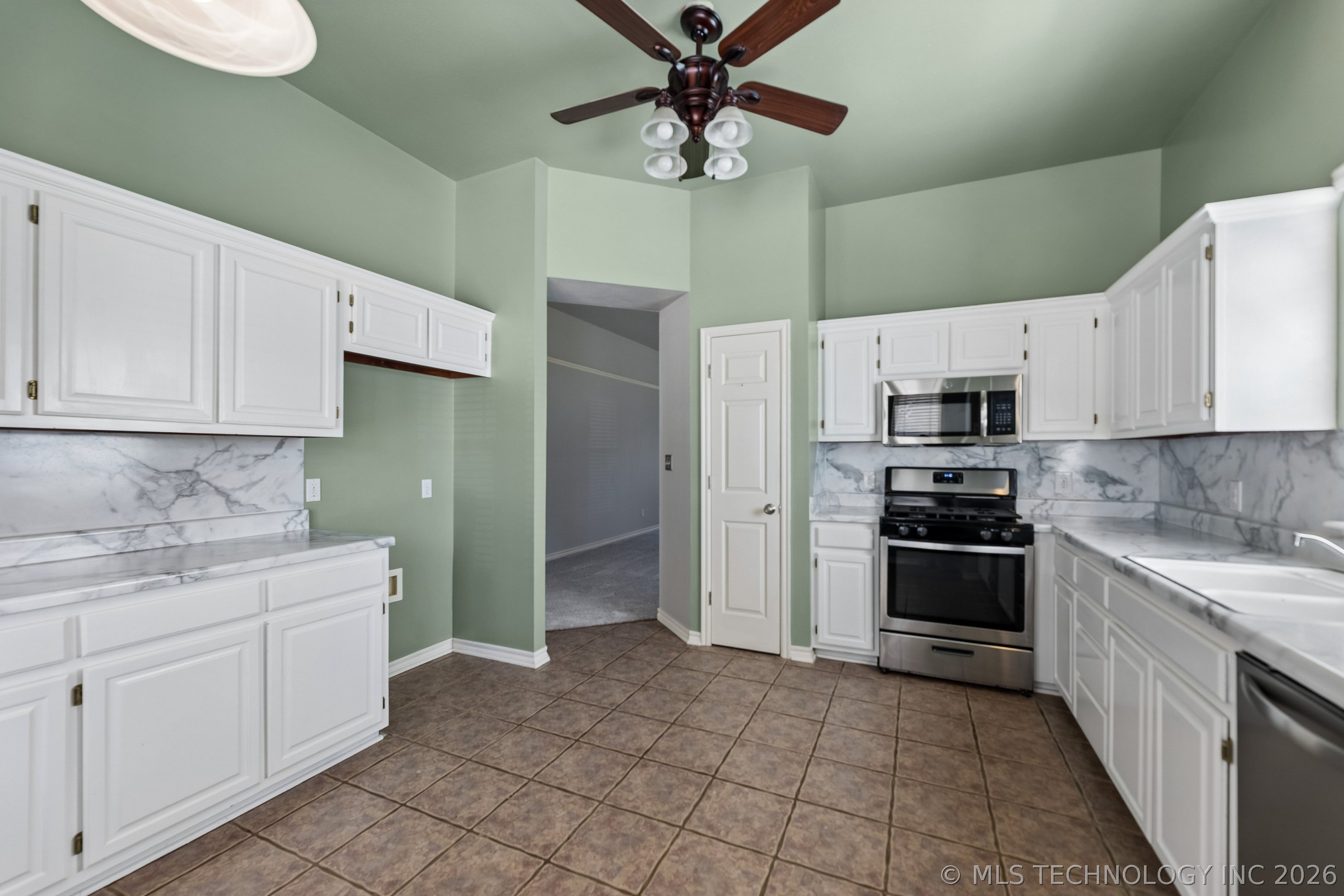 220 W Charleston Street Property Photo 11