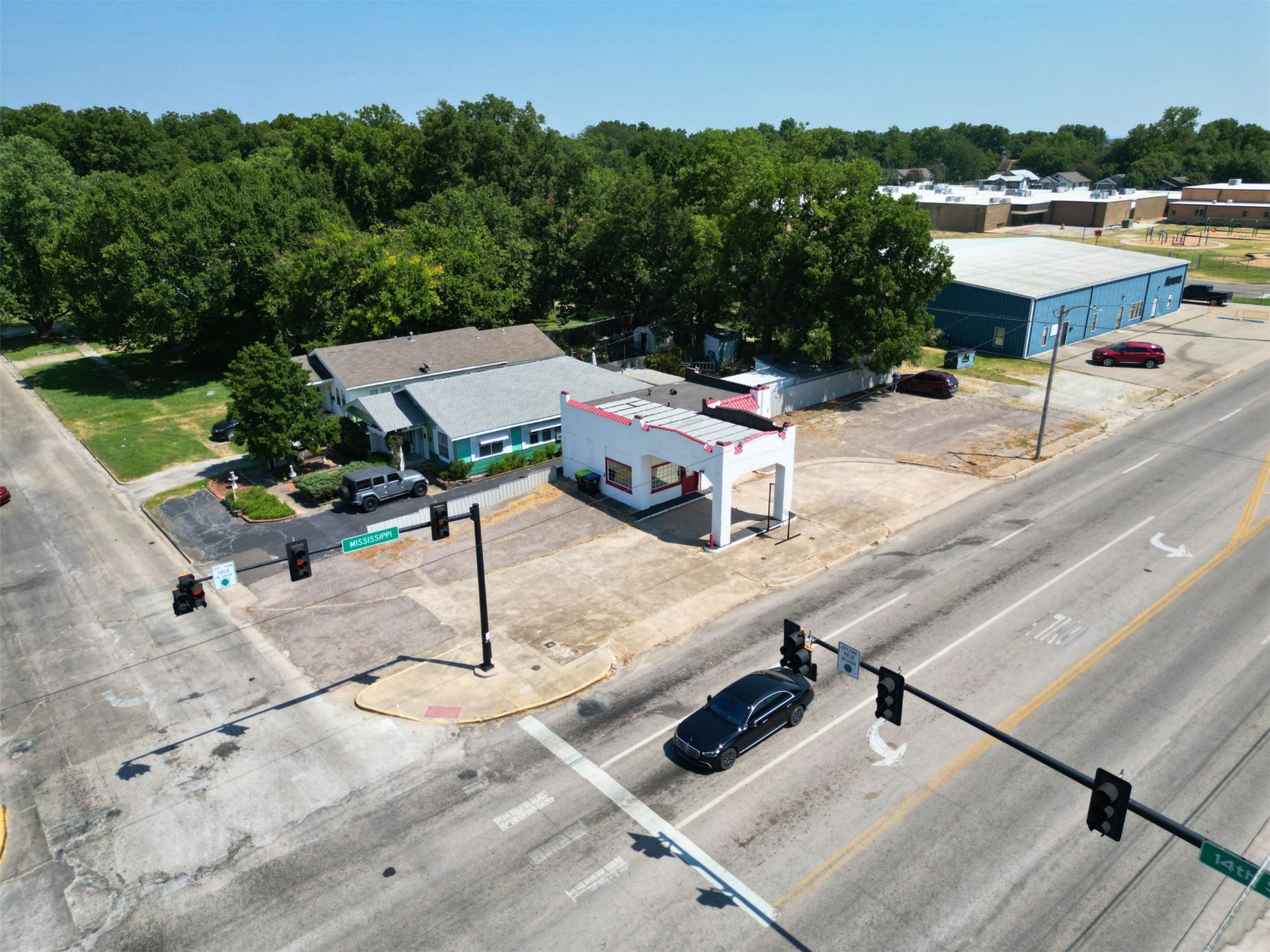 400 S Mississippi Property Photo 3