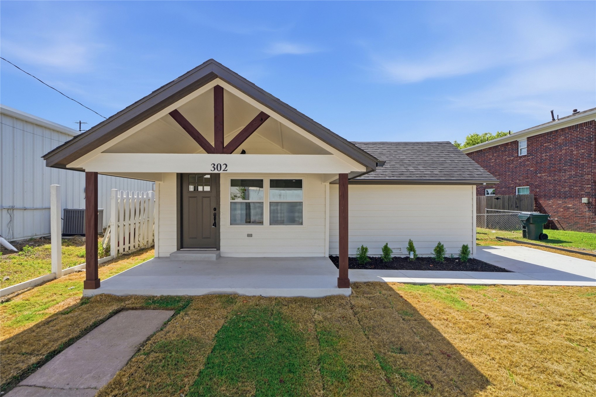 302 S Weenonah Avenue Property Photo 1