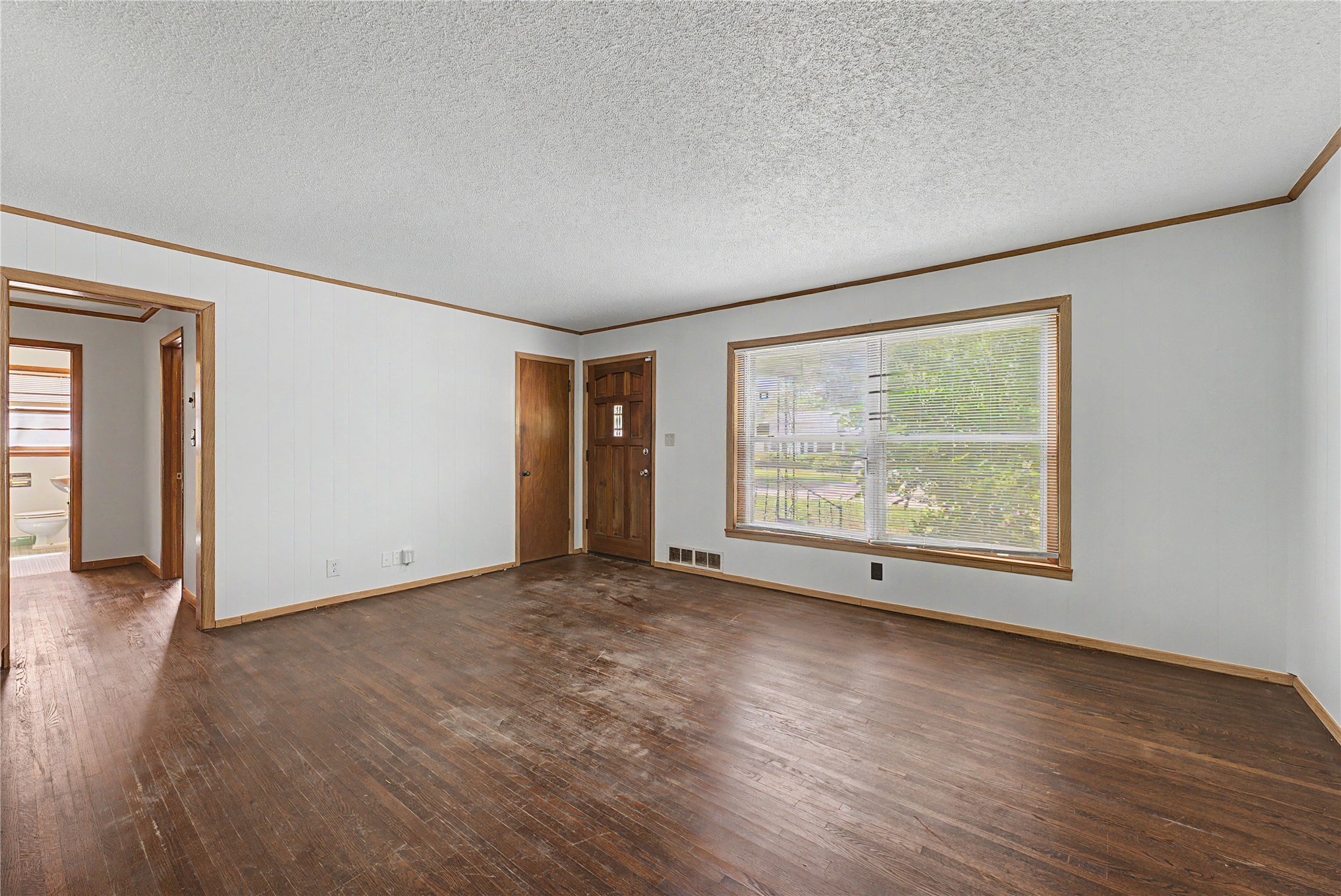1421 E 50 Street S Property Photo 2