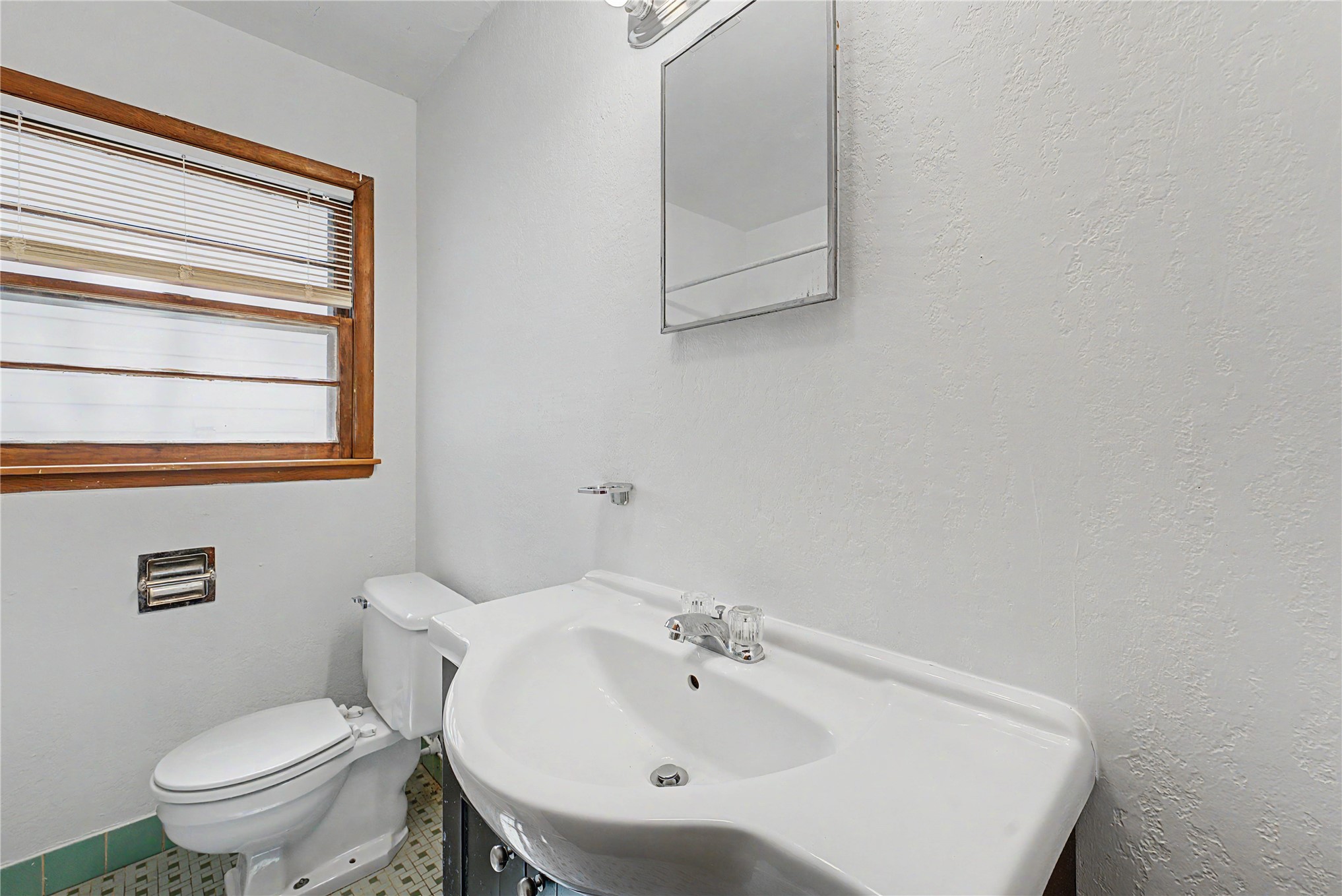 1421 E 50 Street S Property Photo 3