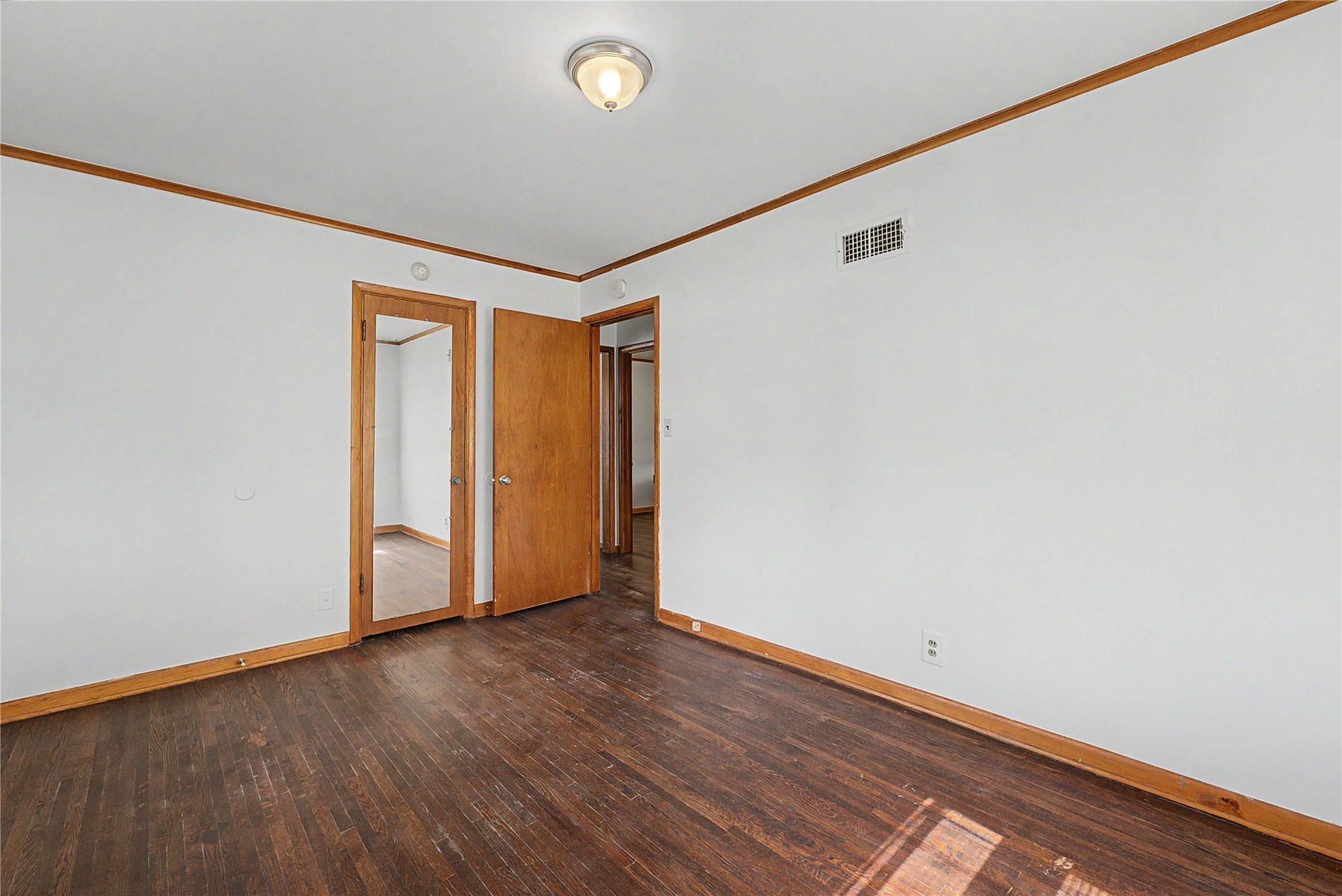 1421 E 50 Street S Property Photo 5