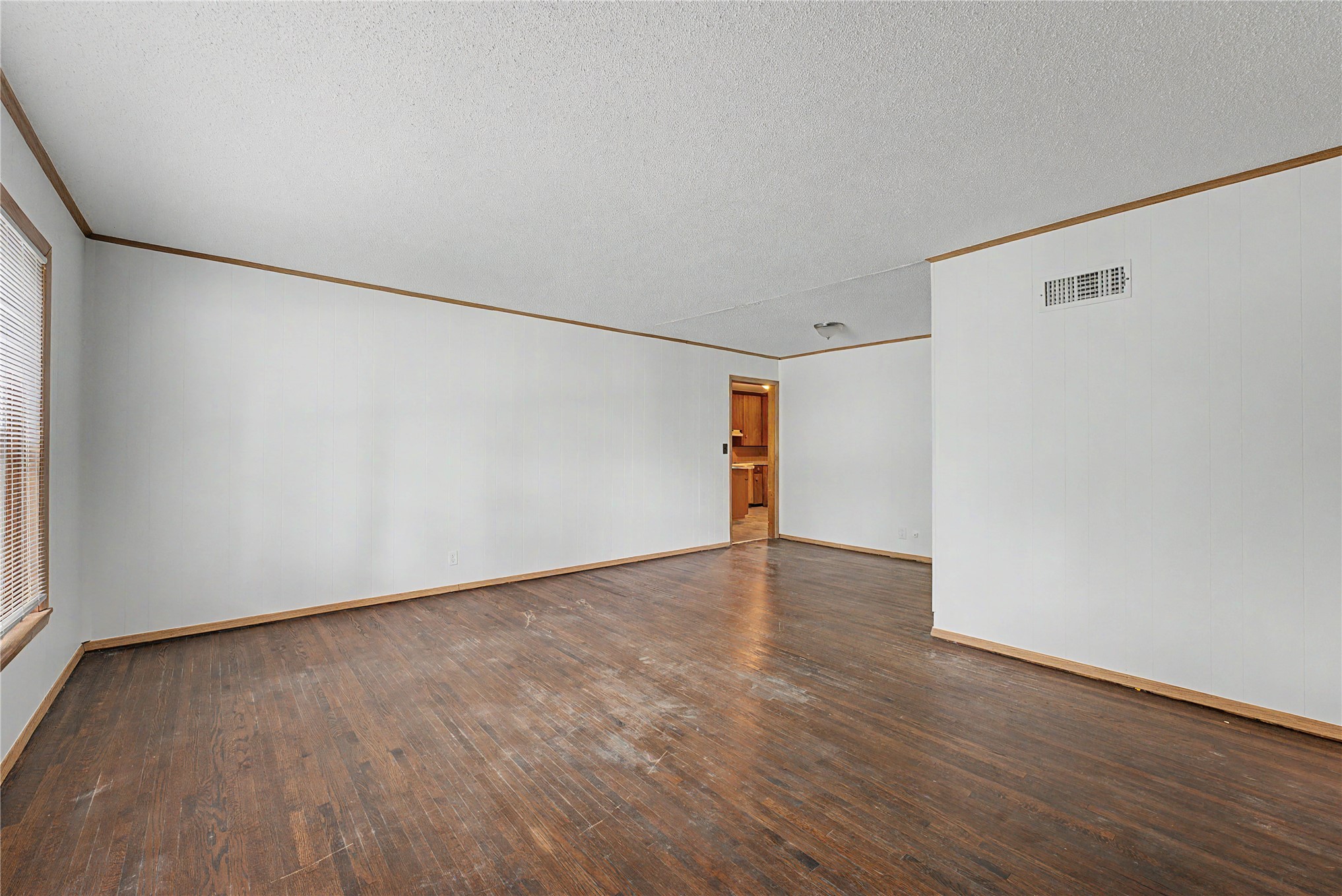 1421 E 50 Street S Property Photo 6