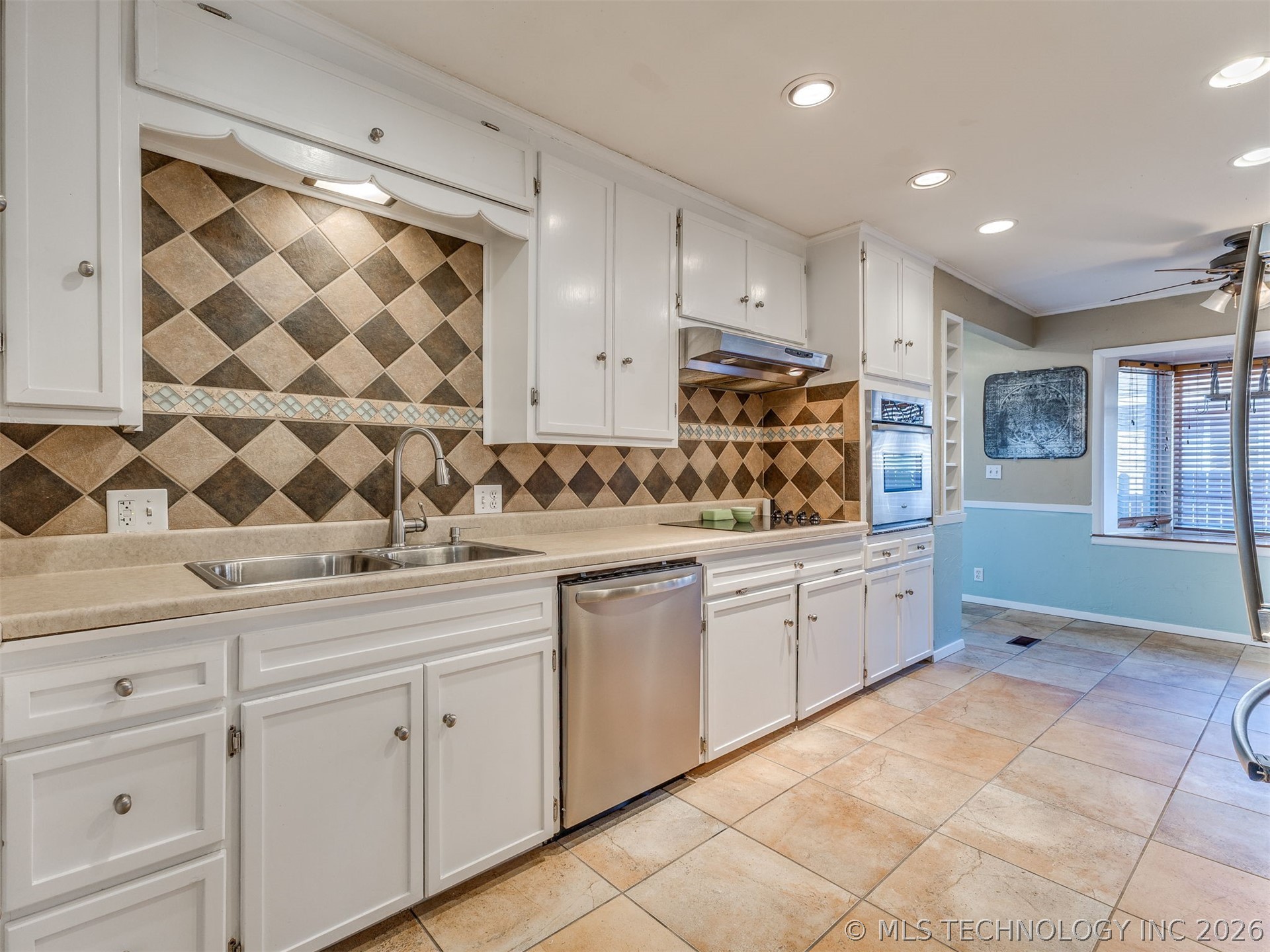 1568 E 60 Street Property Photo 17